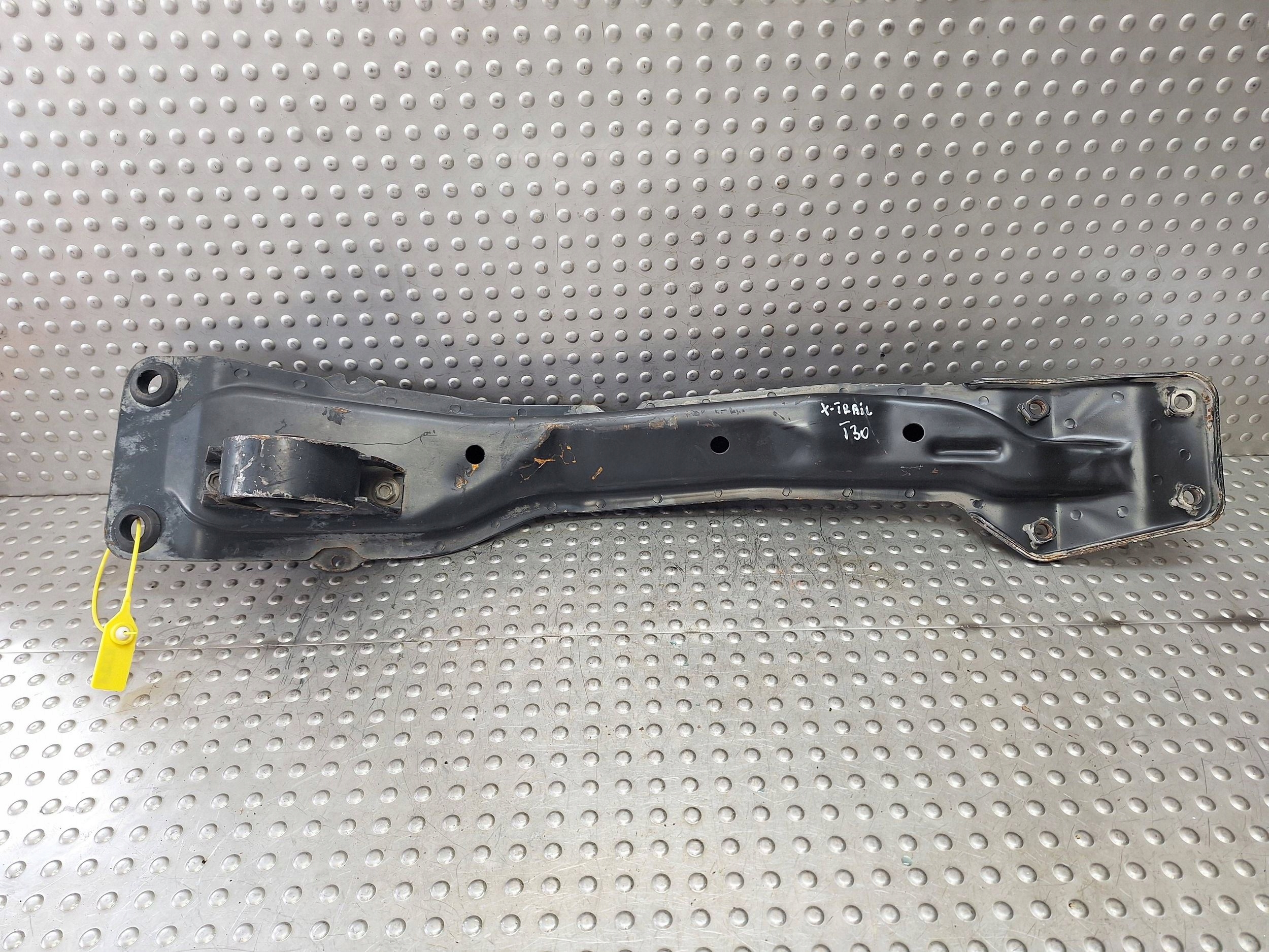 sider below engine NISSAN X-TRAIL T30 01-07