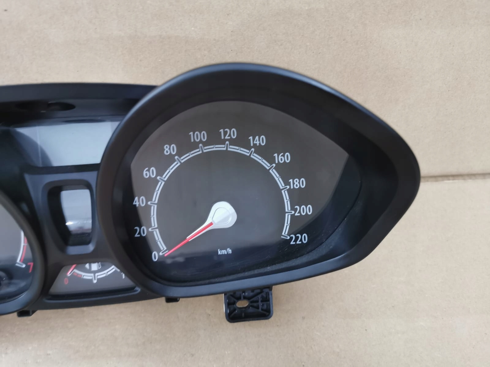 FORD Fiesta MK7 2008-12r. . - спидометр часы
