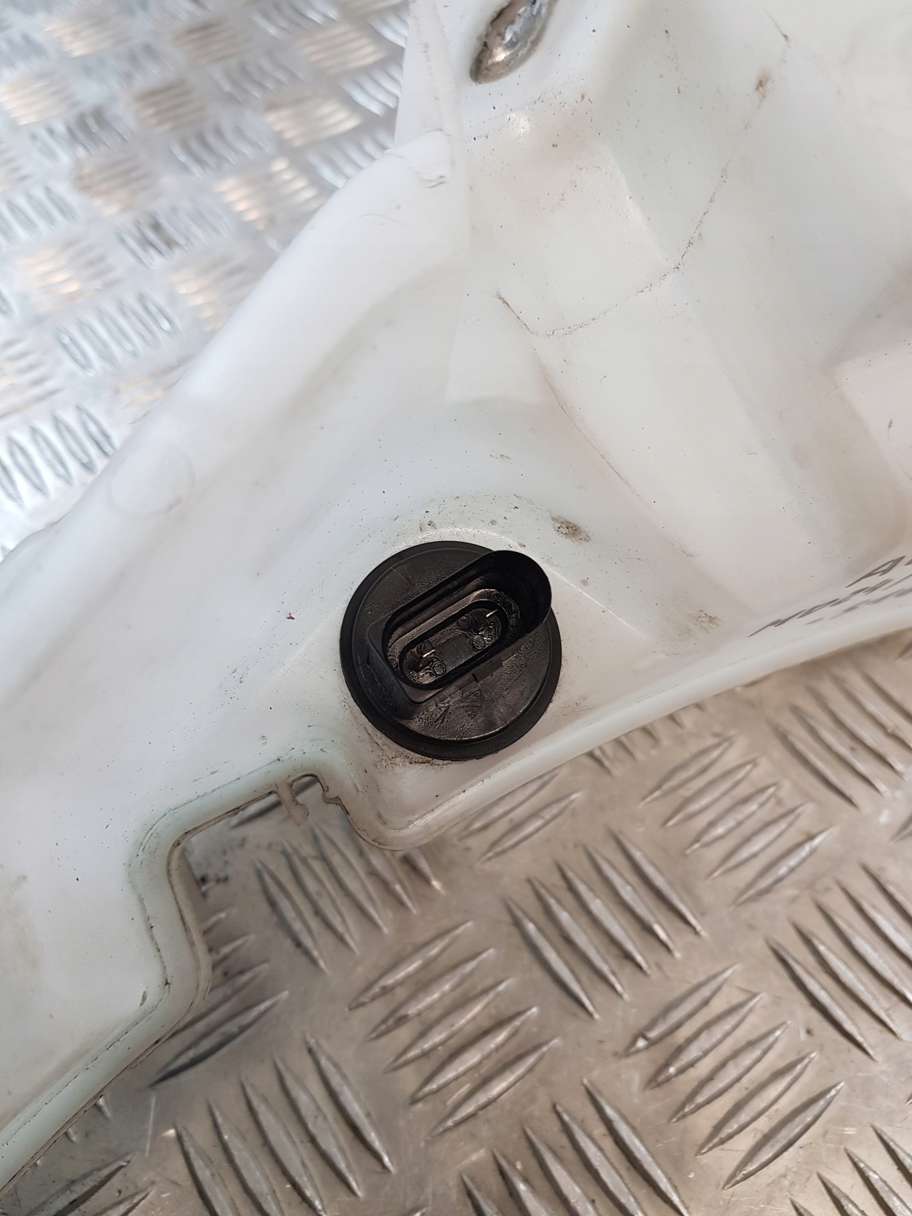 washer fluid tank + pump 4F0955453 AUDI A6 C6 LIFT 10R