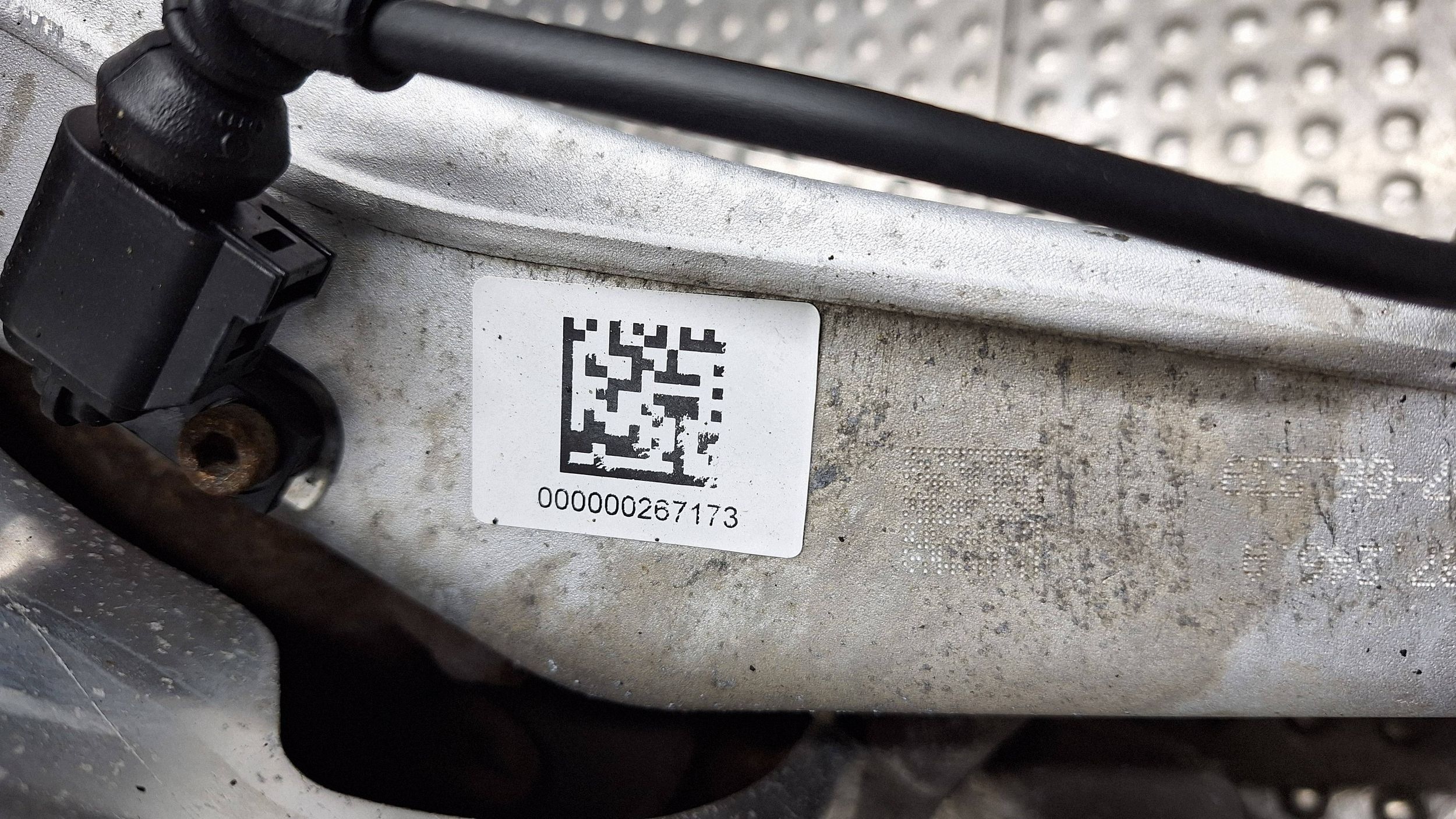 otoč čepu pravý předek 7P0407246A PORSCHE CAYENNE II 7P5