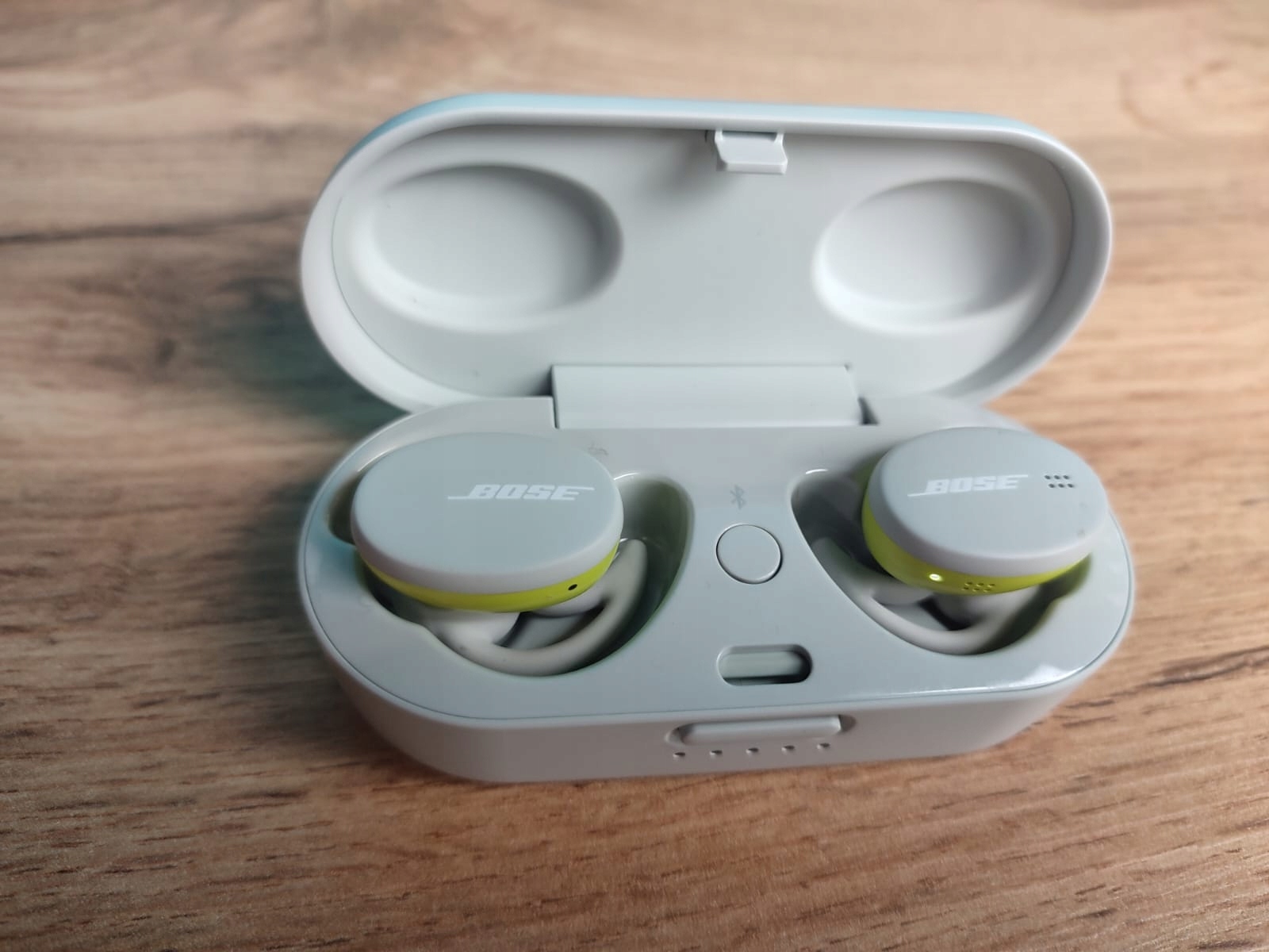 Słuchawki bezprzewodowe douszne Bose Sport Earbuds USZKODZONE Głębokość produktu 2.1 cm