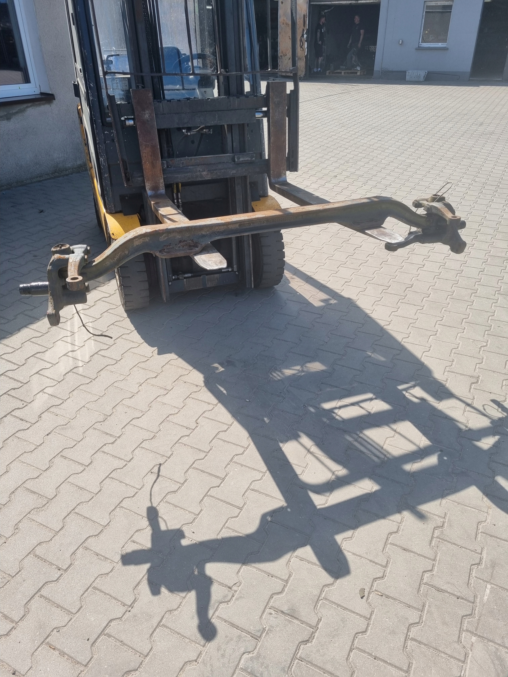 BELKA OŚ PRZEDNIA ZWROTNICE RENAULT MIDLUM DXI R17.5 RESOR 7CM 6 SZPILEK