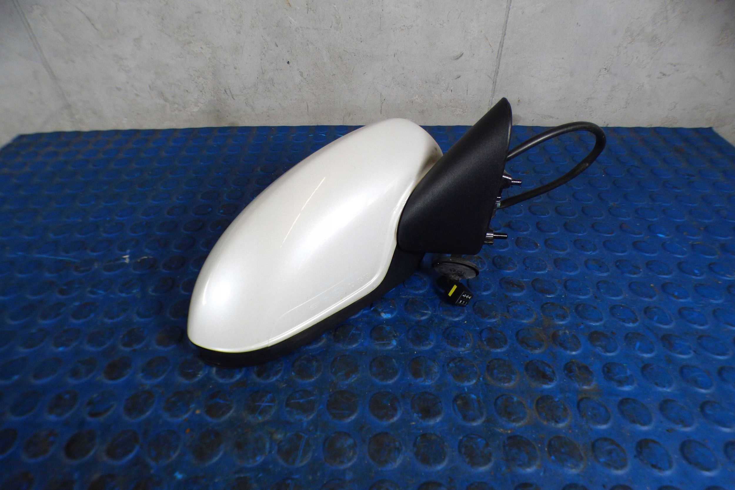 Opel Corsa E mirror right 3PIN LAKIER Z42A original st.BDB EUROPA