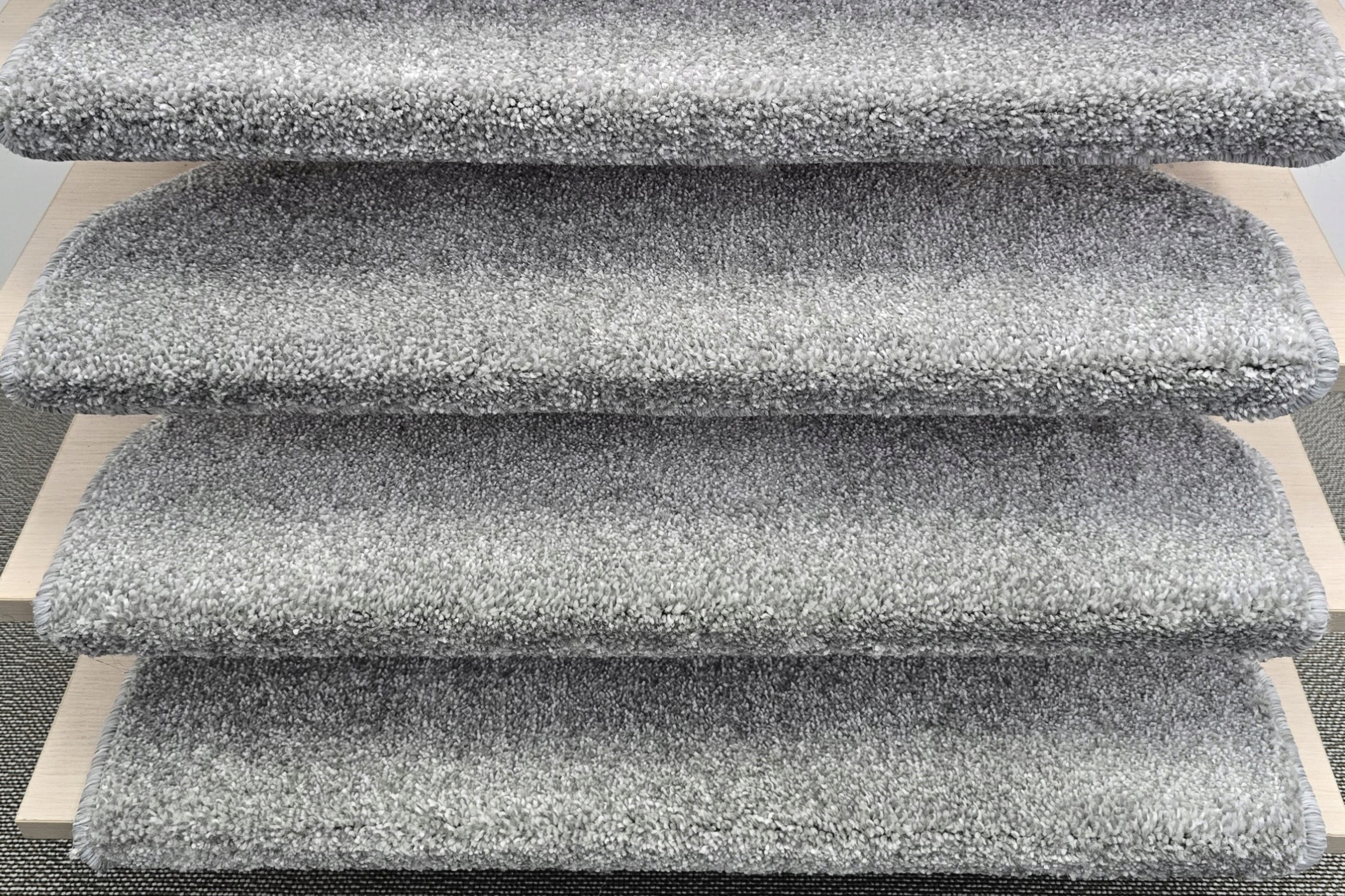 NAKŁADKI NA SCHODY DREWNIANE DYWANIKI NA SCHODY TREPY NA SCHODY GRUBE BOHO Długość 64 cm