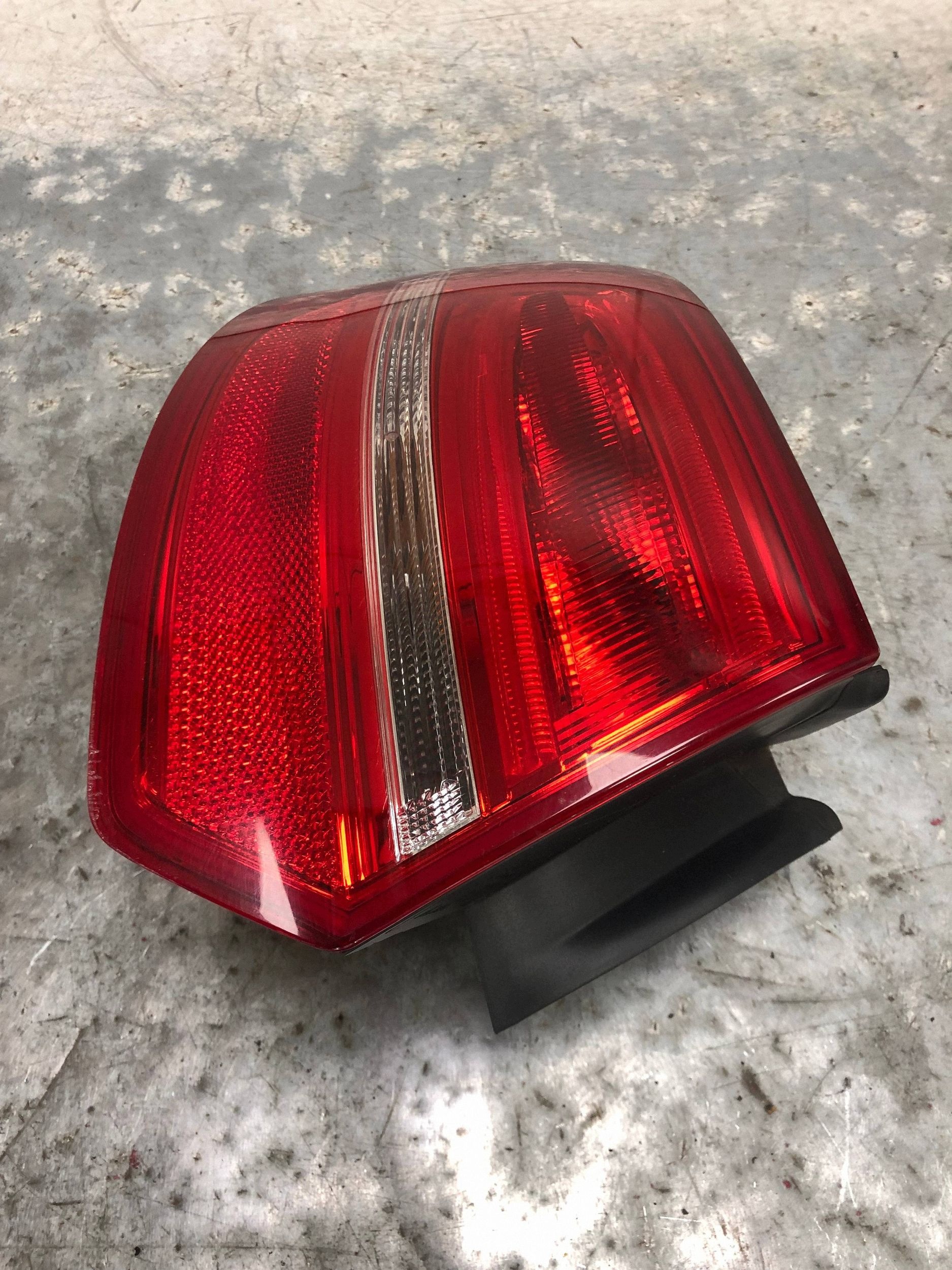 feu gauche arrière LED AUDI A3 8P LIFT 8P4945095E
