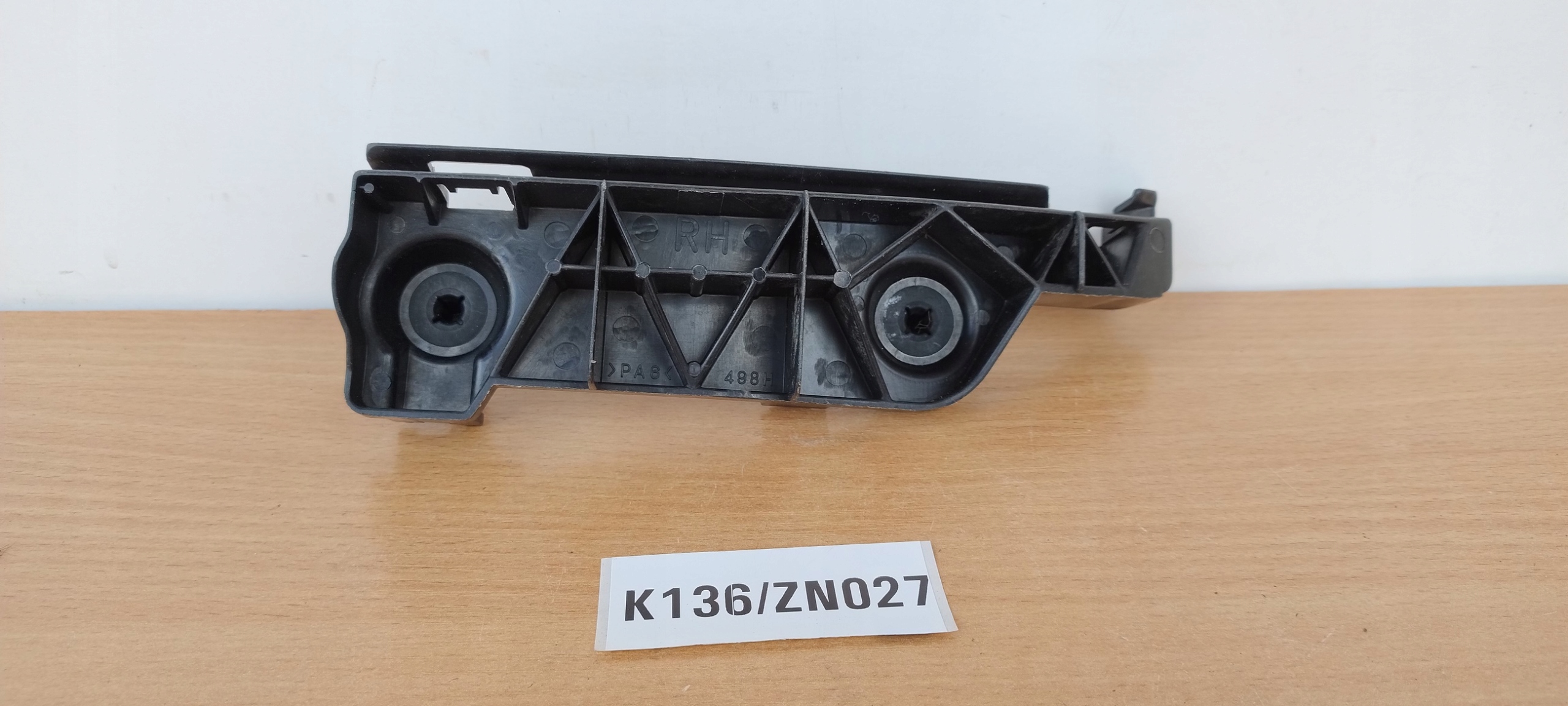 TOYOTA COROLLA VERSO 2001-2003R bumper bracket right rear part bracket K136/ZN027