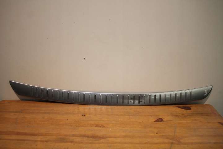 8V4J-17E960-AA - НАКЛАДКА ЗАДНЕГО БАМПЕРА ХРОМ ДЛЯ FORD KUGA 8V4J-