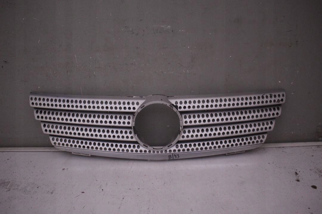 Mercedes-Benz C-Klasse W203 Kühlergrill FRONTGRILL Kühlergitter - Thumbnail 1