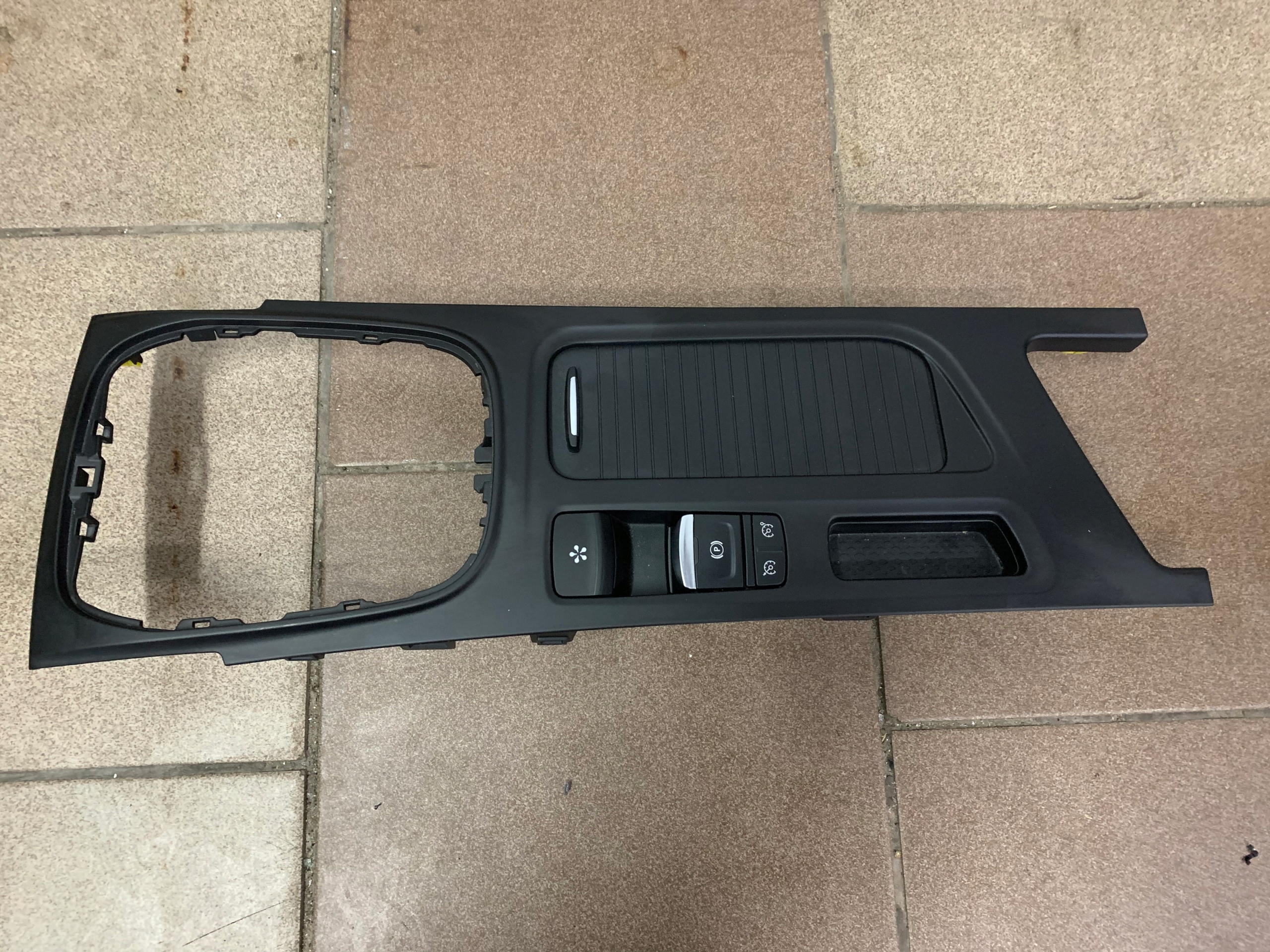 RENAULT MEGANE IV GT ЦЕНТРАЛЬНЫЙ ТУННЕЛЬ РОЛЬСТАВНИ