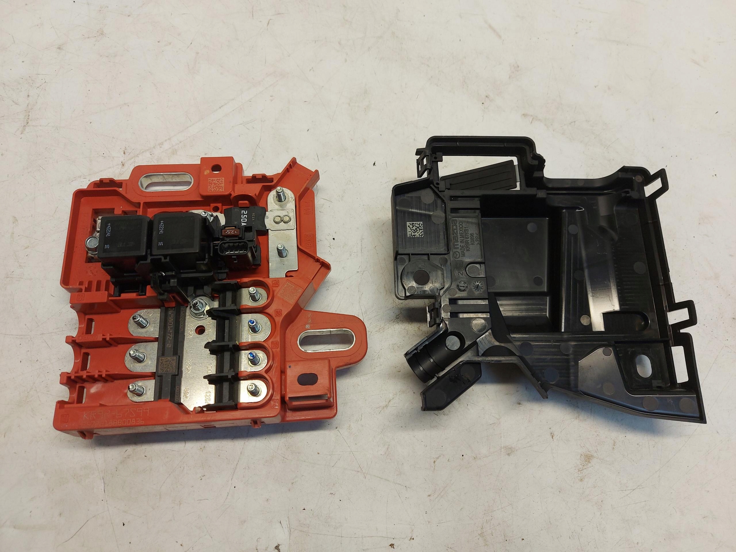 Mazda CX60 2023 Klemme akumulatora plus oryg kr9r-67s99