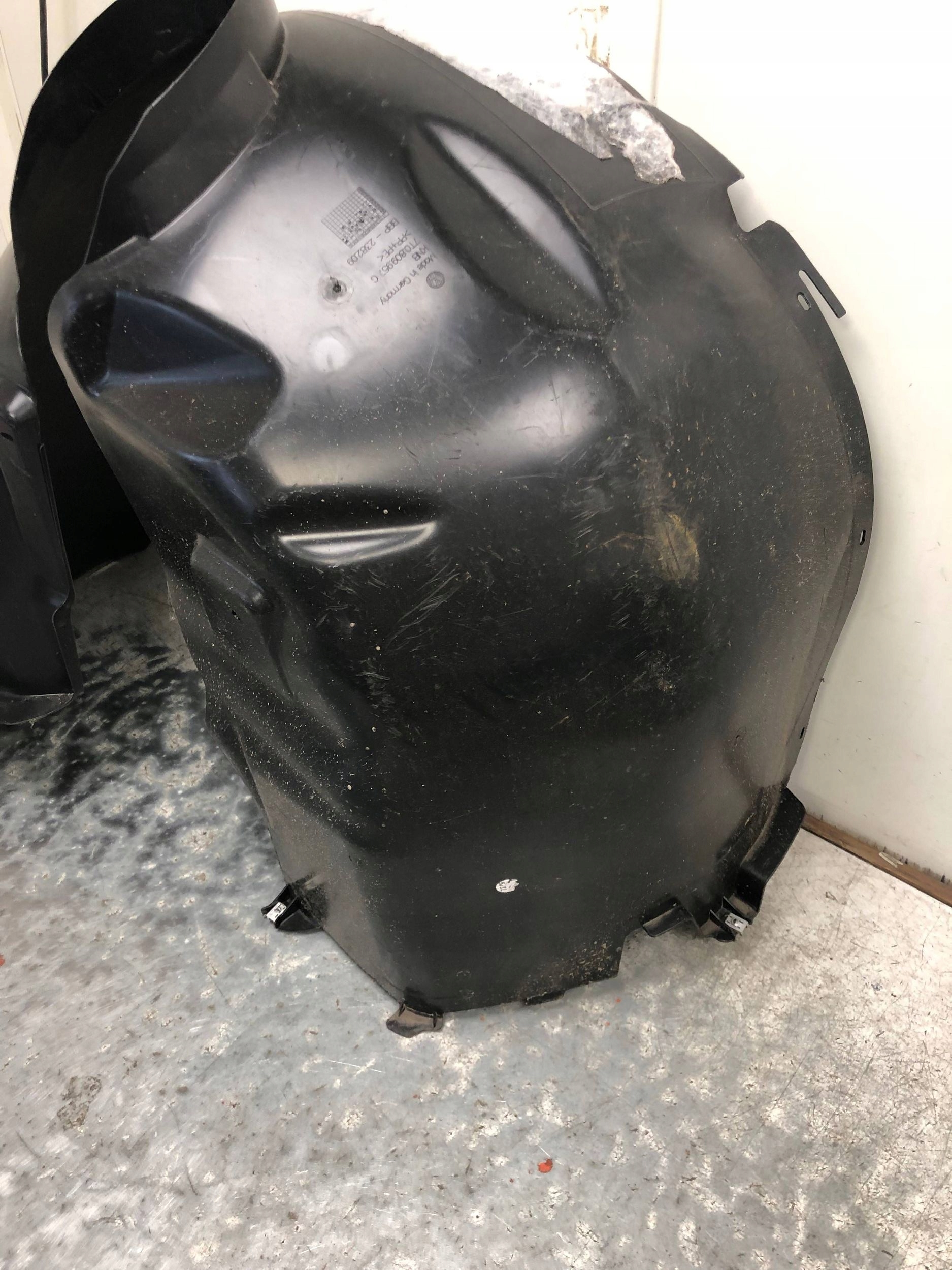 mudguard left front VW T7 7T0809957G