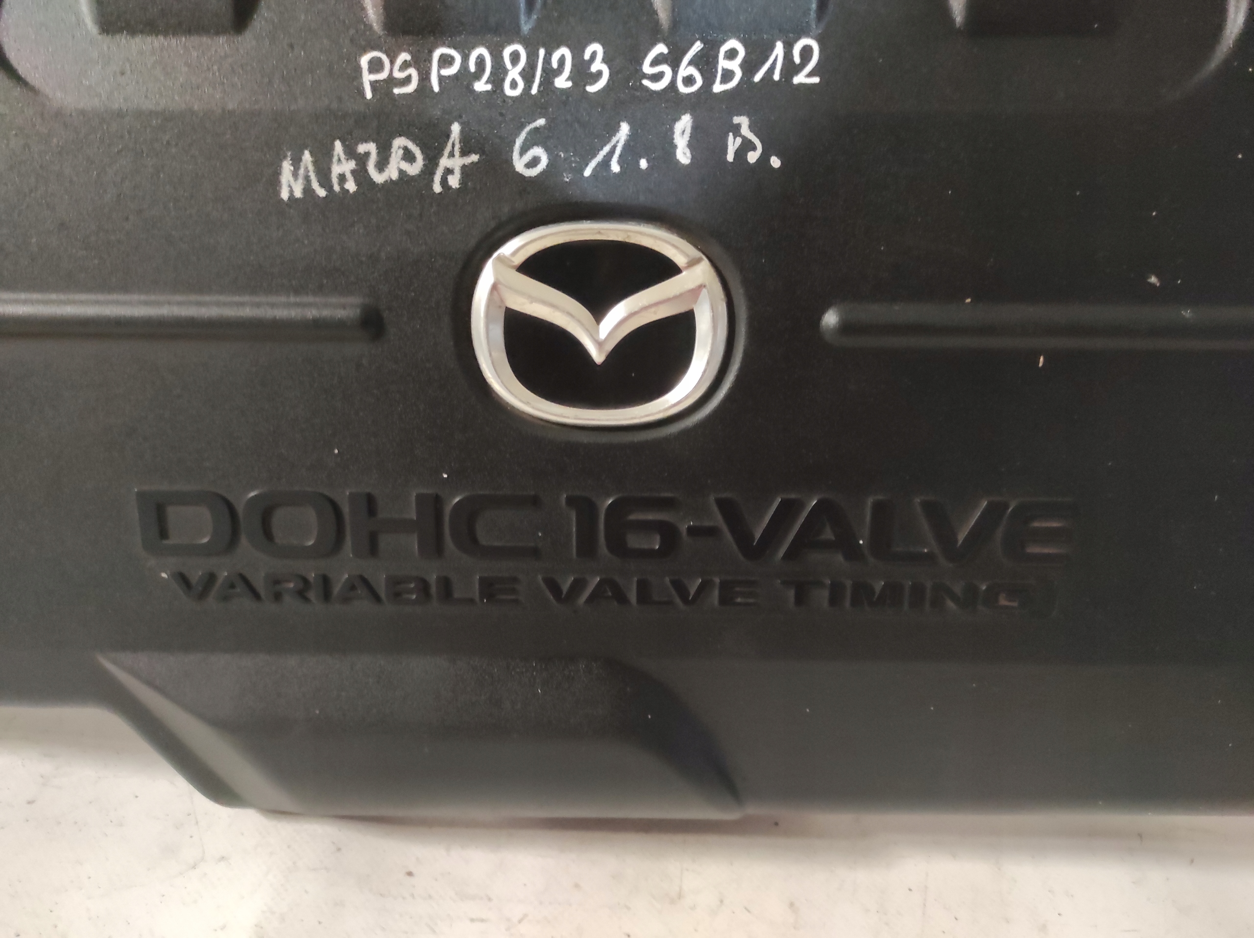 Mazda 6 1.8 B I L323102F1 fedél motorfedél