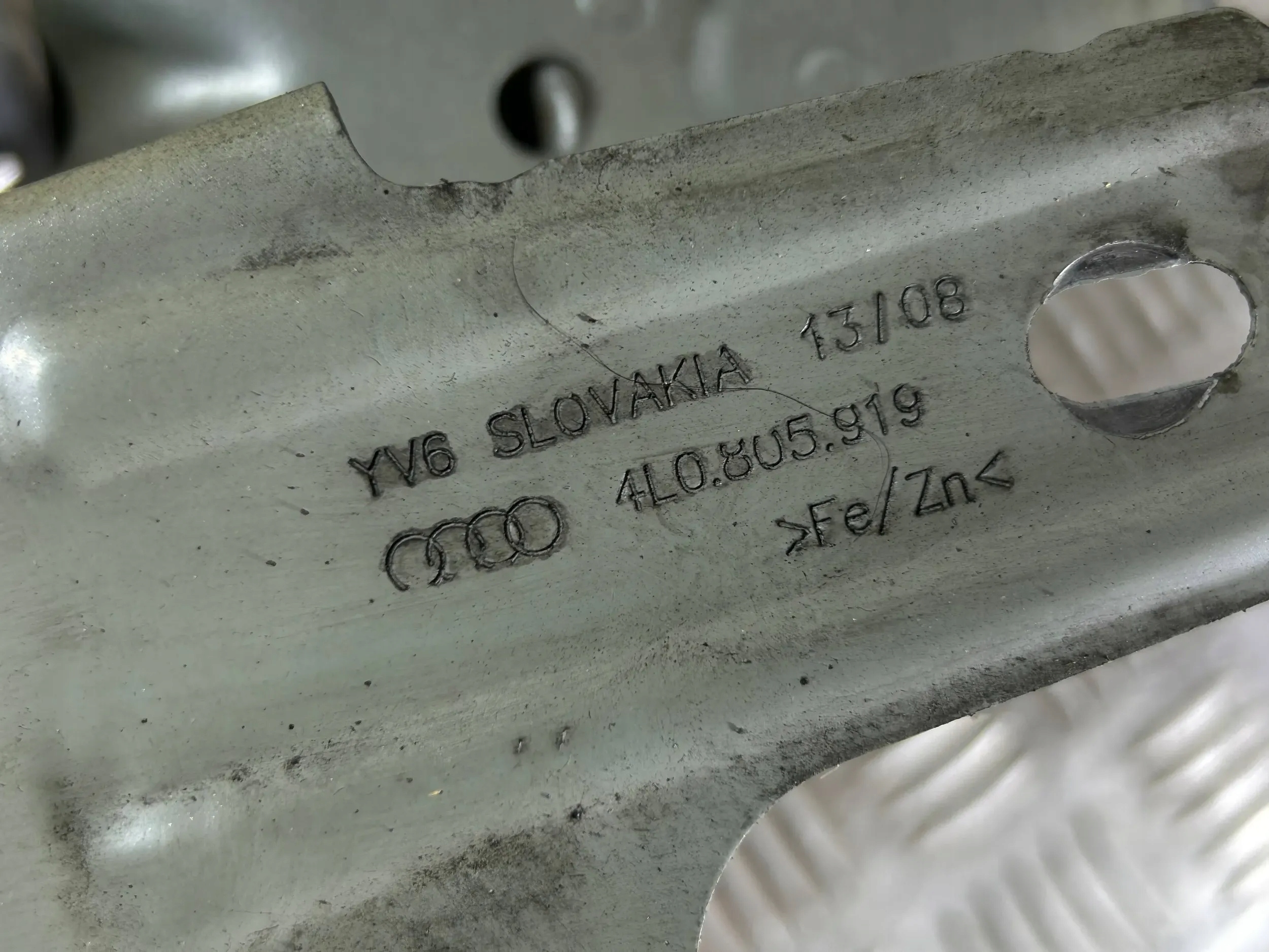 Poignée Support plaque Aile Avant Audi Q7 4L 2008