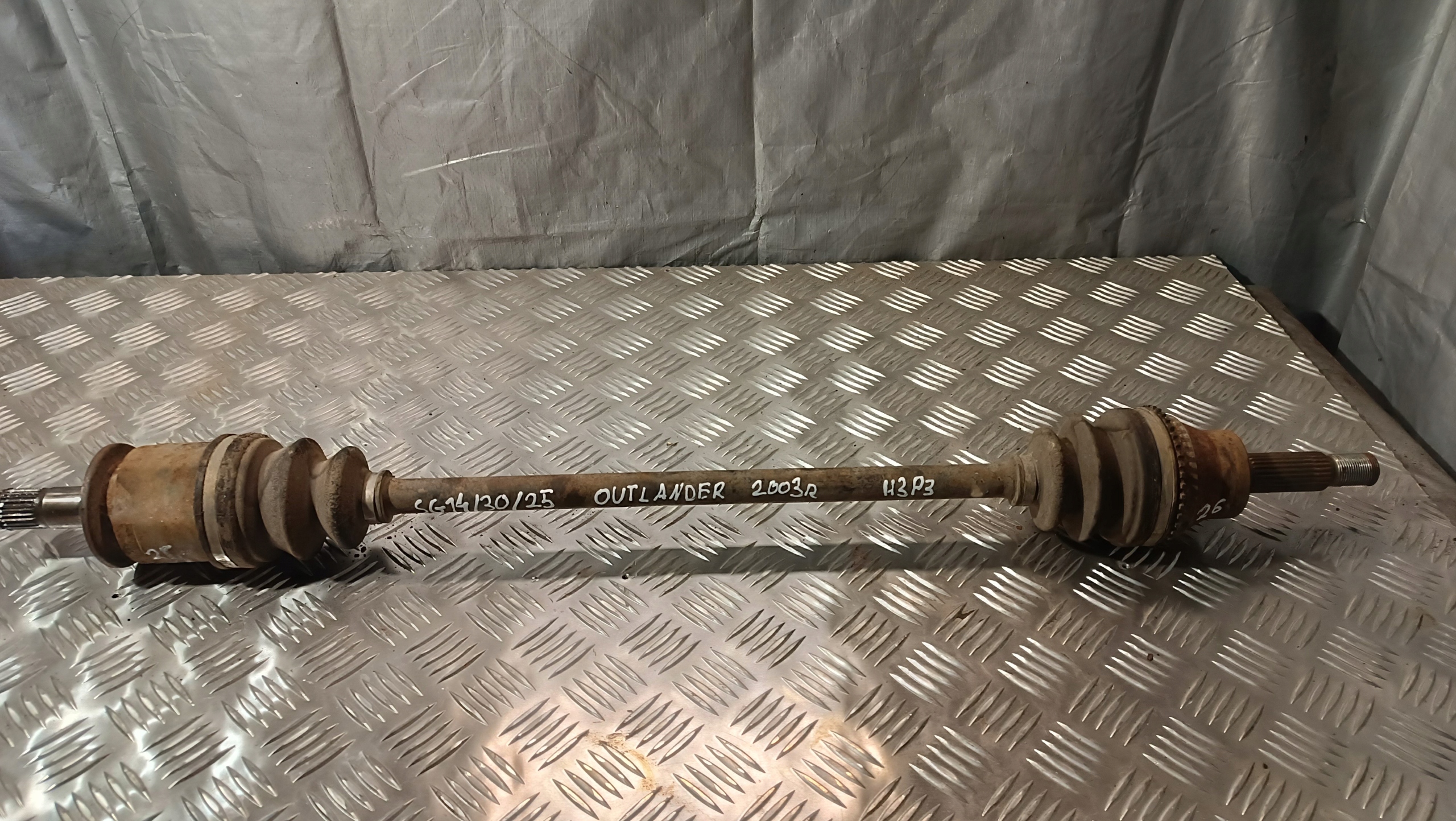 semi-axis right rear part MITSHUBISHI OUTLANDER 2003r