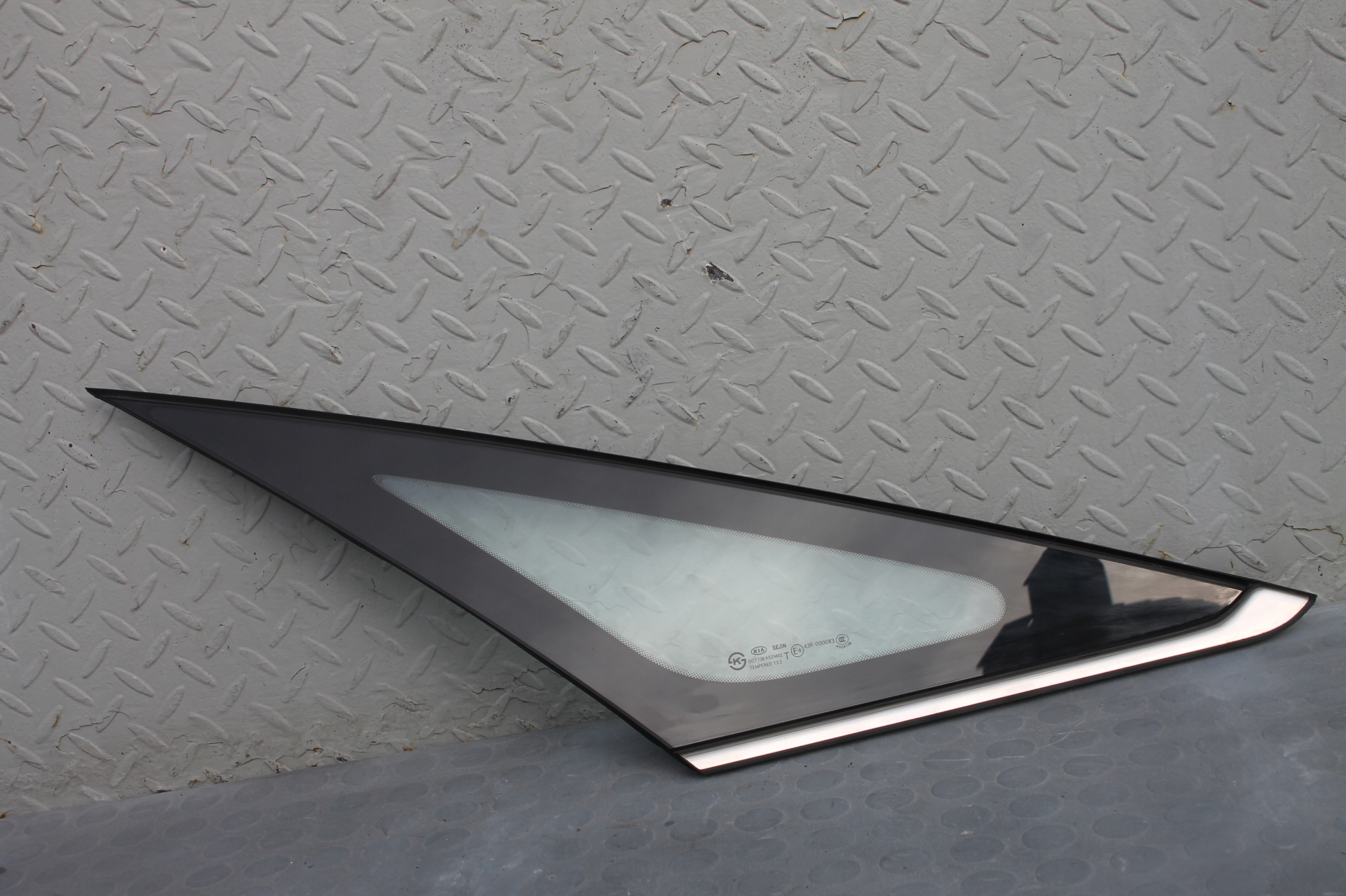 ПЕРЕДНЄ ПРАВЕ СКЛО KIA CARENS IV 13-19