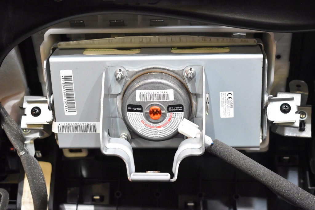 dashboard instrument panel console cockpit airbag EU NISSAN LEAF 2 II ZE1 17-21