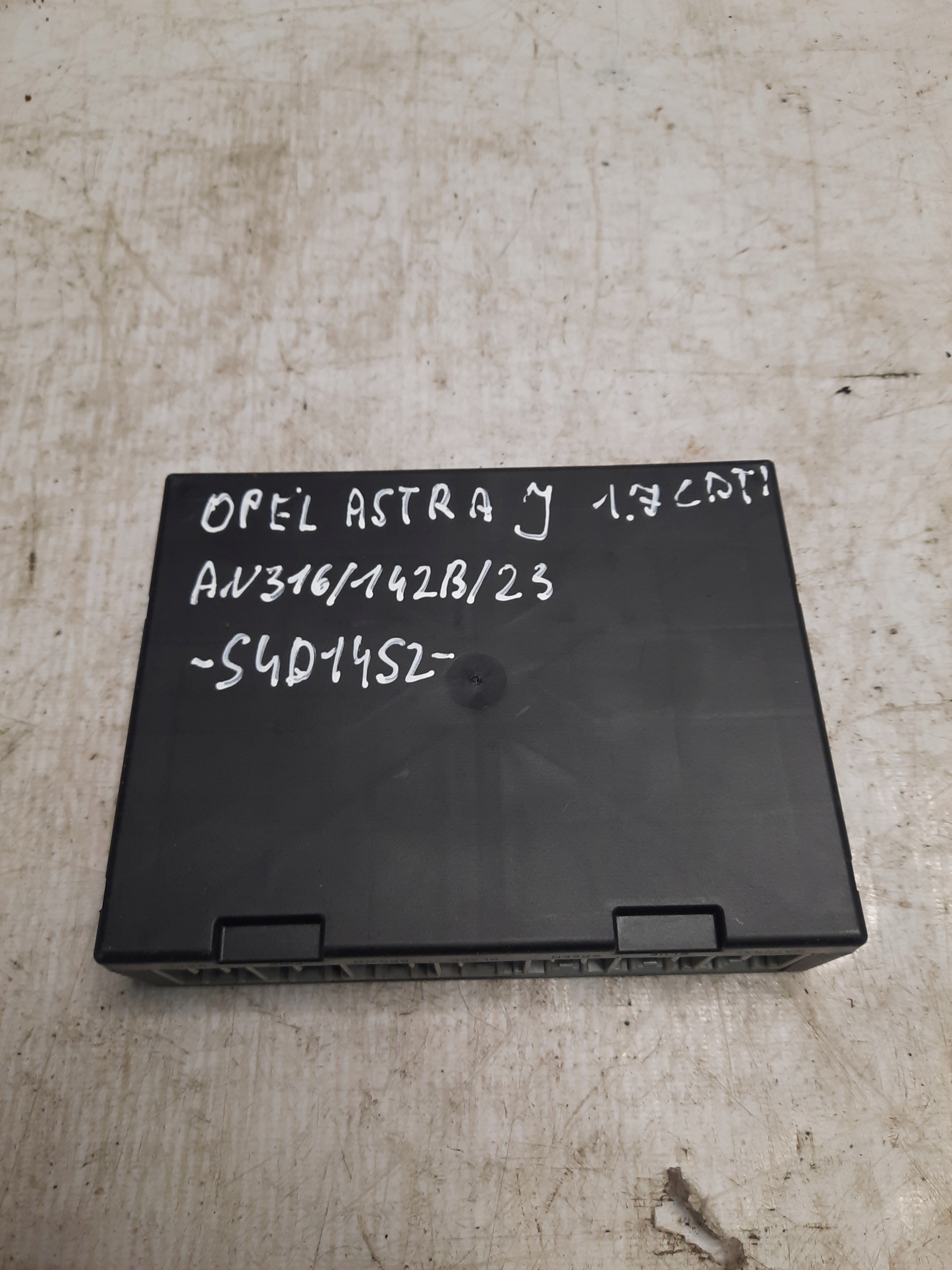 module control unit KOMFORTU OPEL ASTRA IV J 13589056
