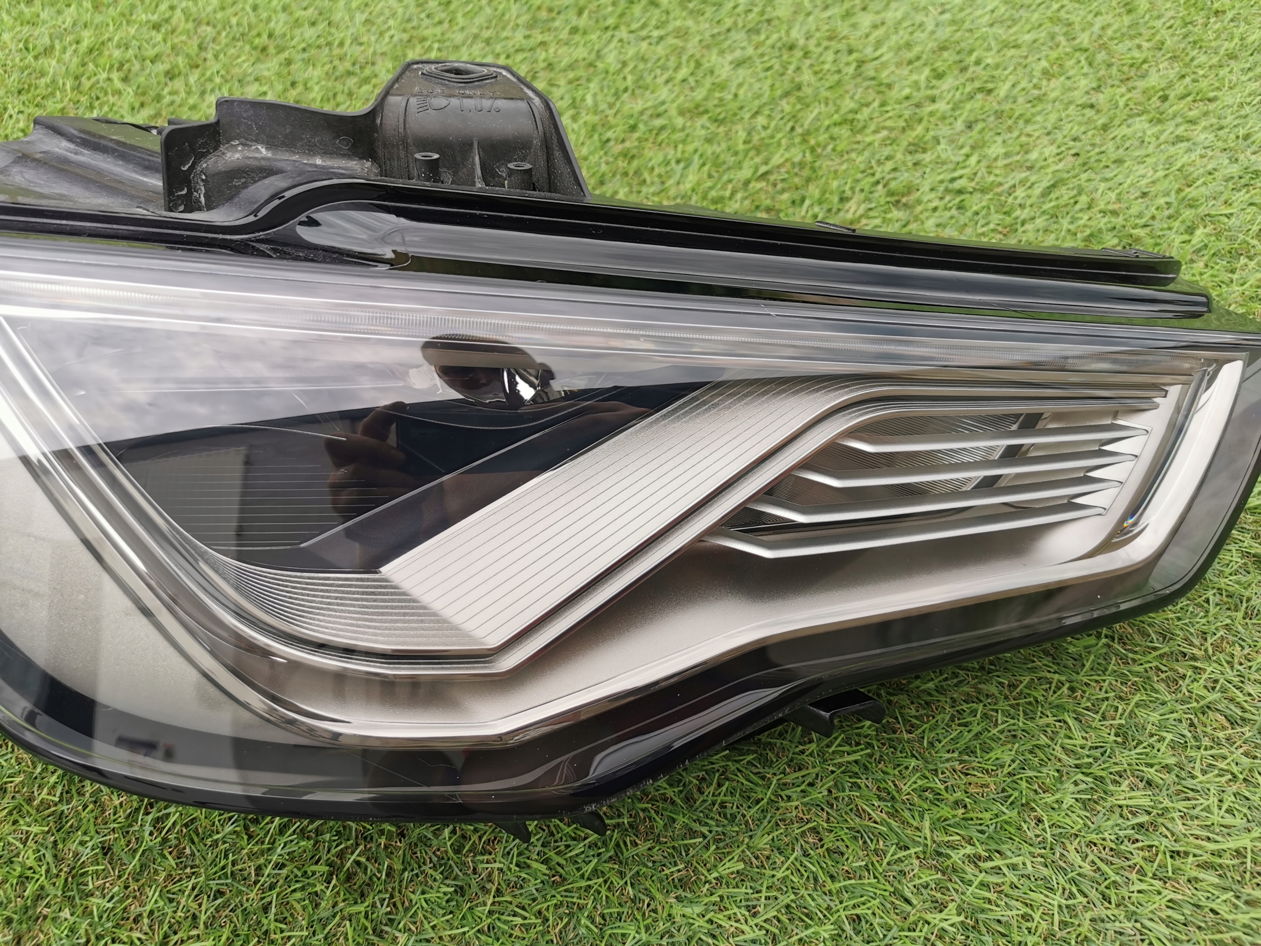 AUDI A3 8V FULL LED LAMPA PRAWA PRZOD 17S cała! Producent części Audi OE