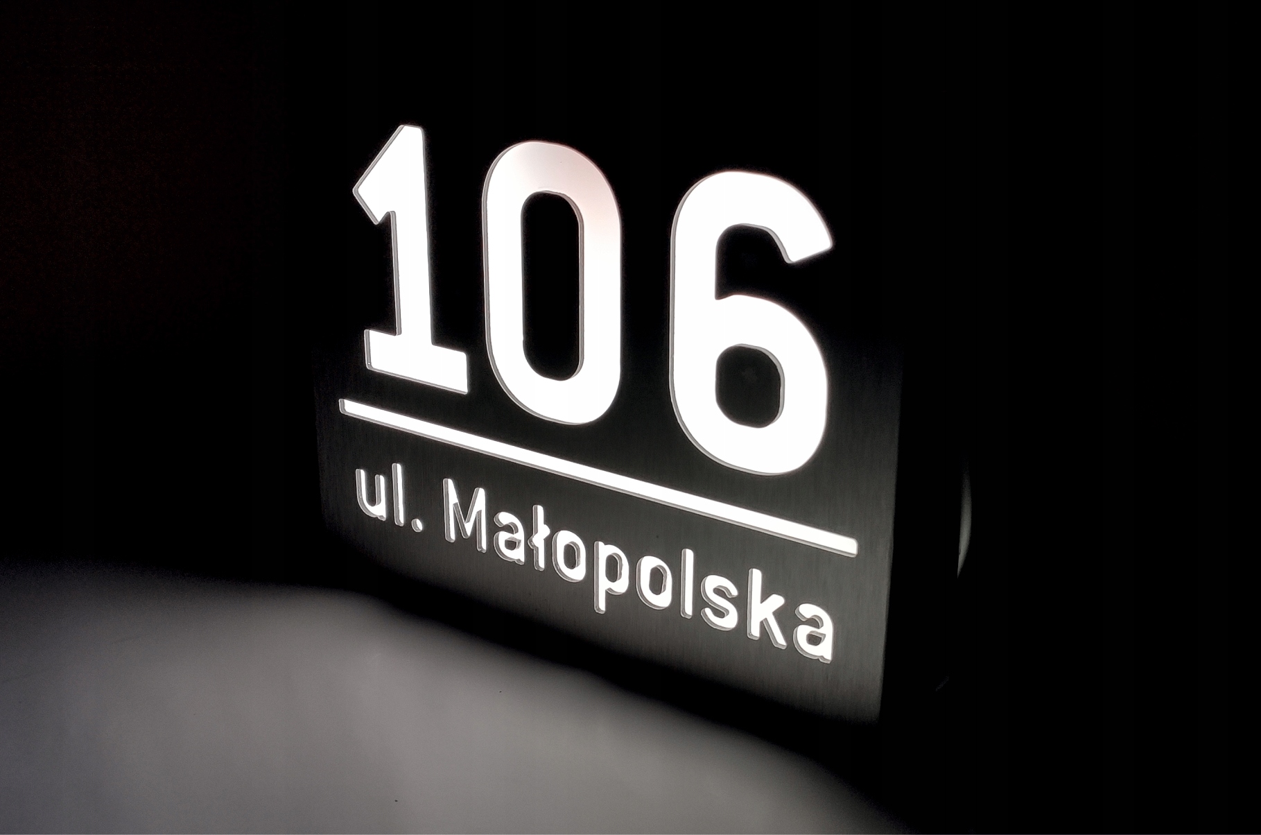 Podświetlany numer domu wym. 20x30 cm Materiał inny materiał