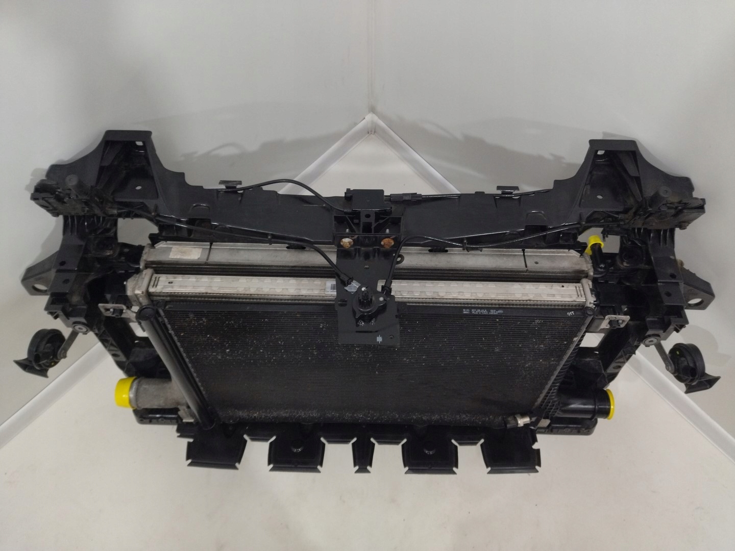 PAS PRZÓD WZMOCNIENIE CHŁODNICE 3.0TDI AUDI Q7 4M 2015-2019r Strona zabudowy przód