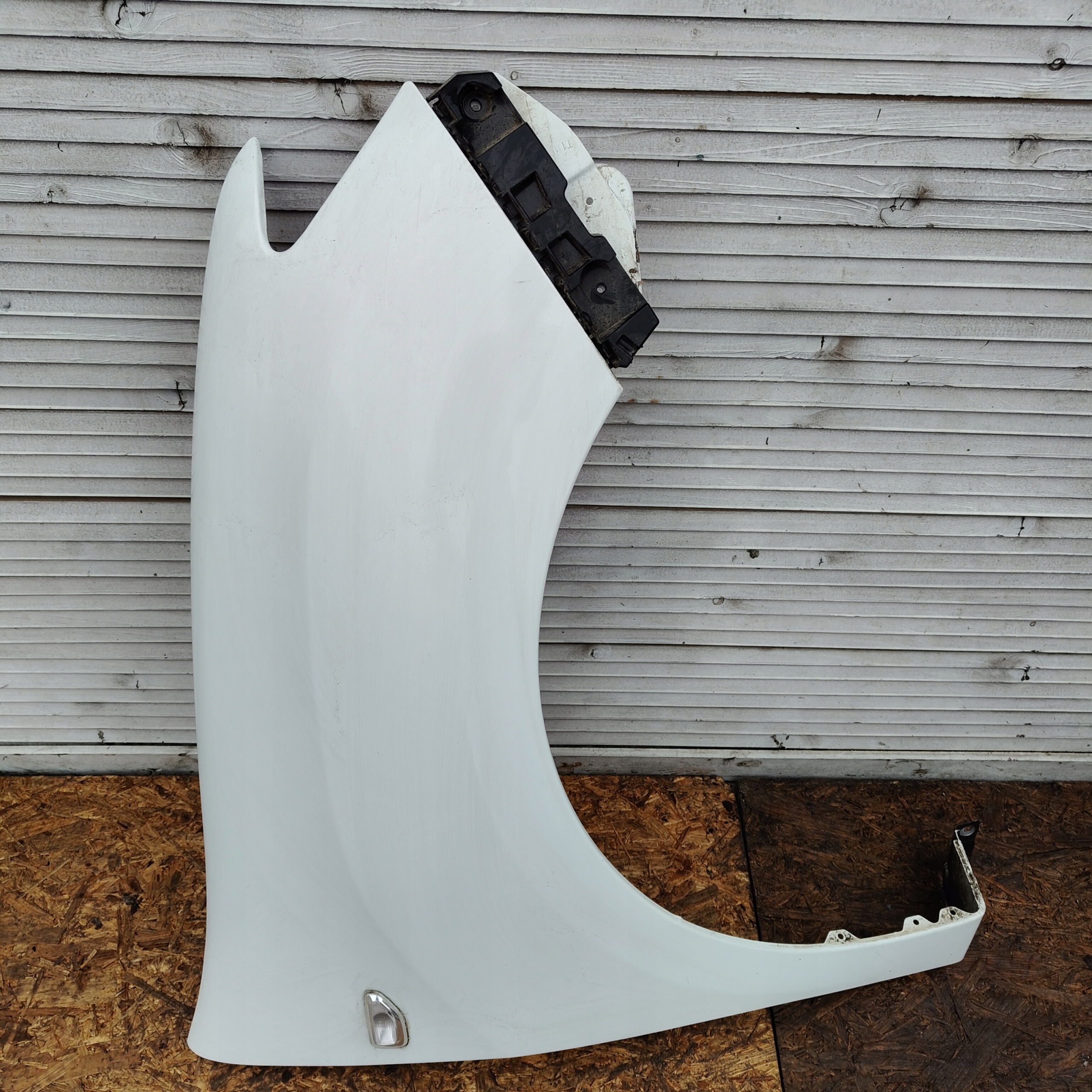 fender front front right DACIA SANDERO II DV369