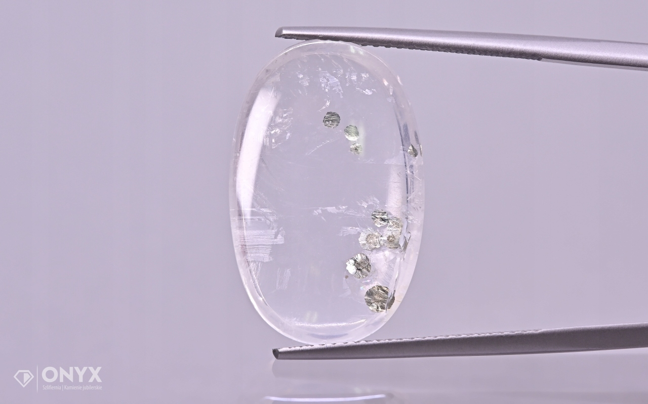 Křemen s pyritem konvexní mělký ovál 22x14 mm