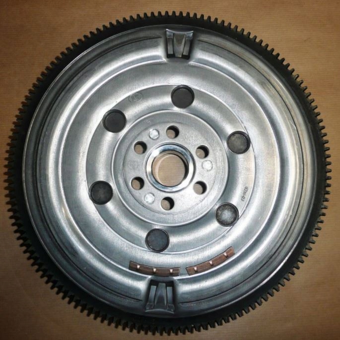 KOŁO ZAMACHOWE R LAGUNA III 2.0 16V CLIO III,LATITUDE,FLUENCE 123108293R Producent części Renault OE