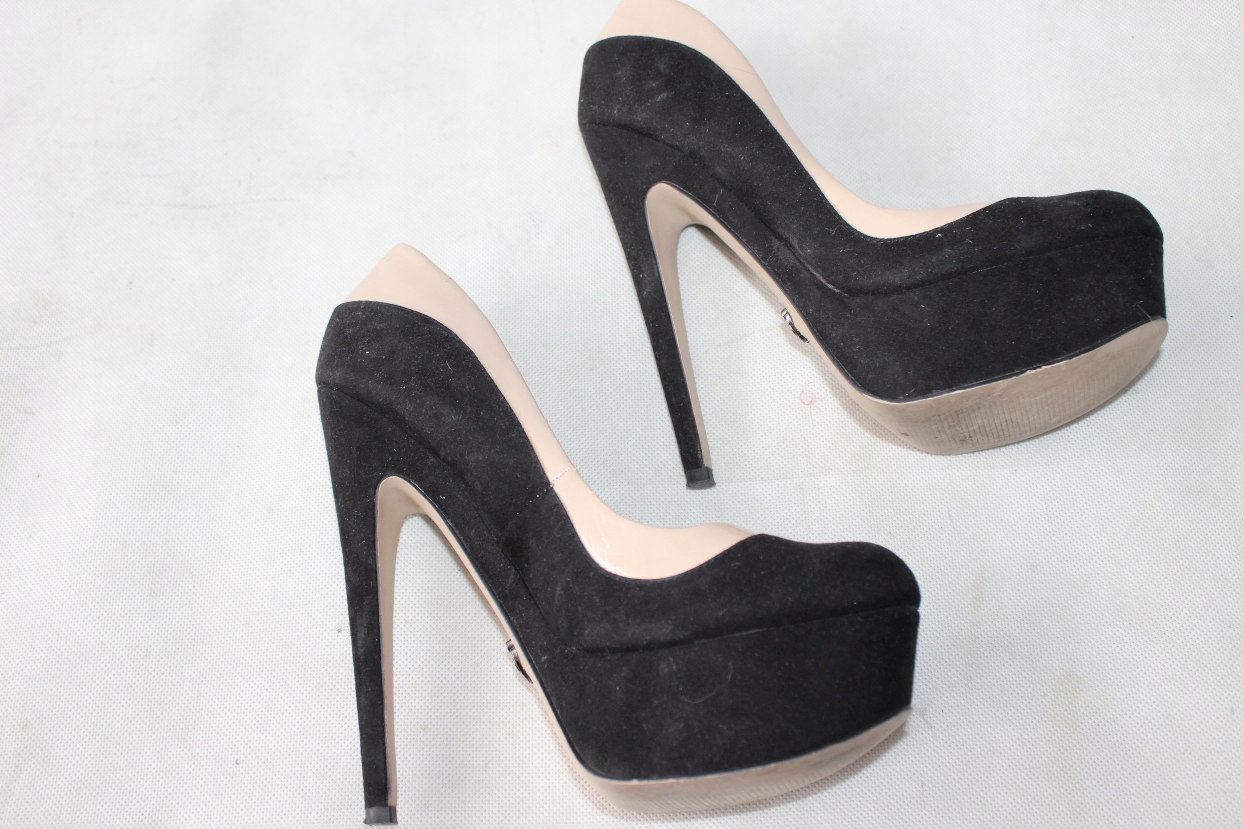 PÓŁBUTY 452 LIPSY rozm. 41 Rozmiar 41