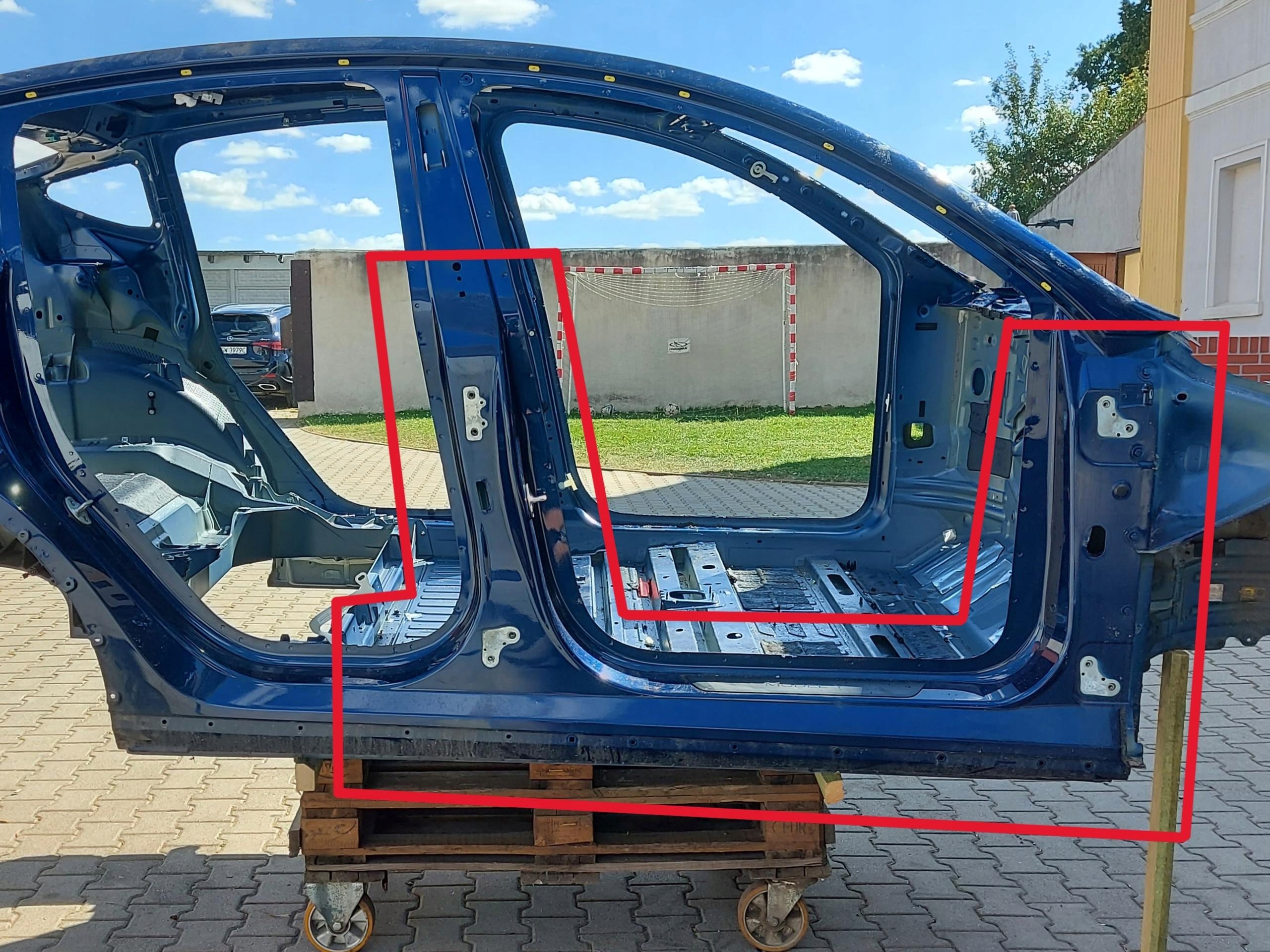 TESLA MODEL Y 2024r pillar right BOK threshold