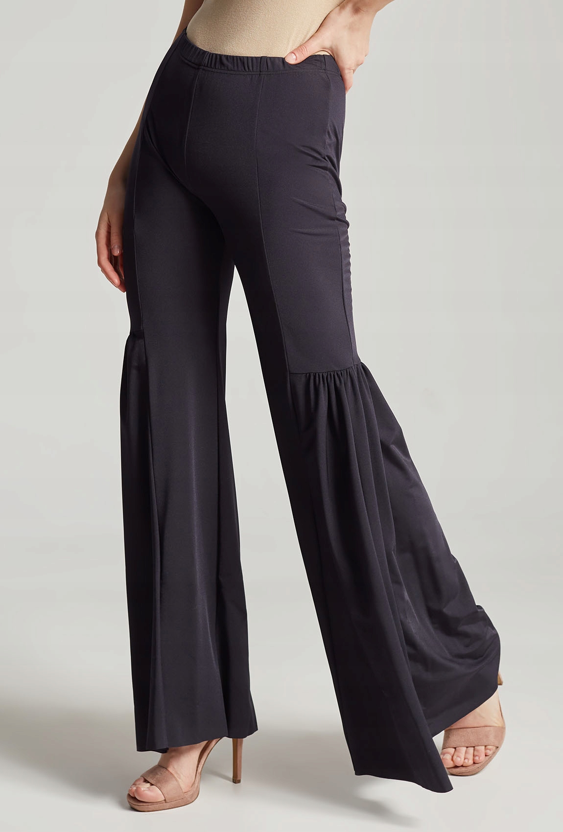 Czarne spodnie dzwony Gatta Vita Black rozmiar L Rozmiar L