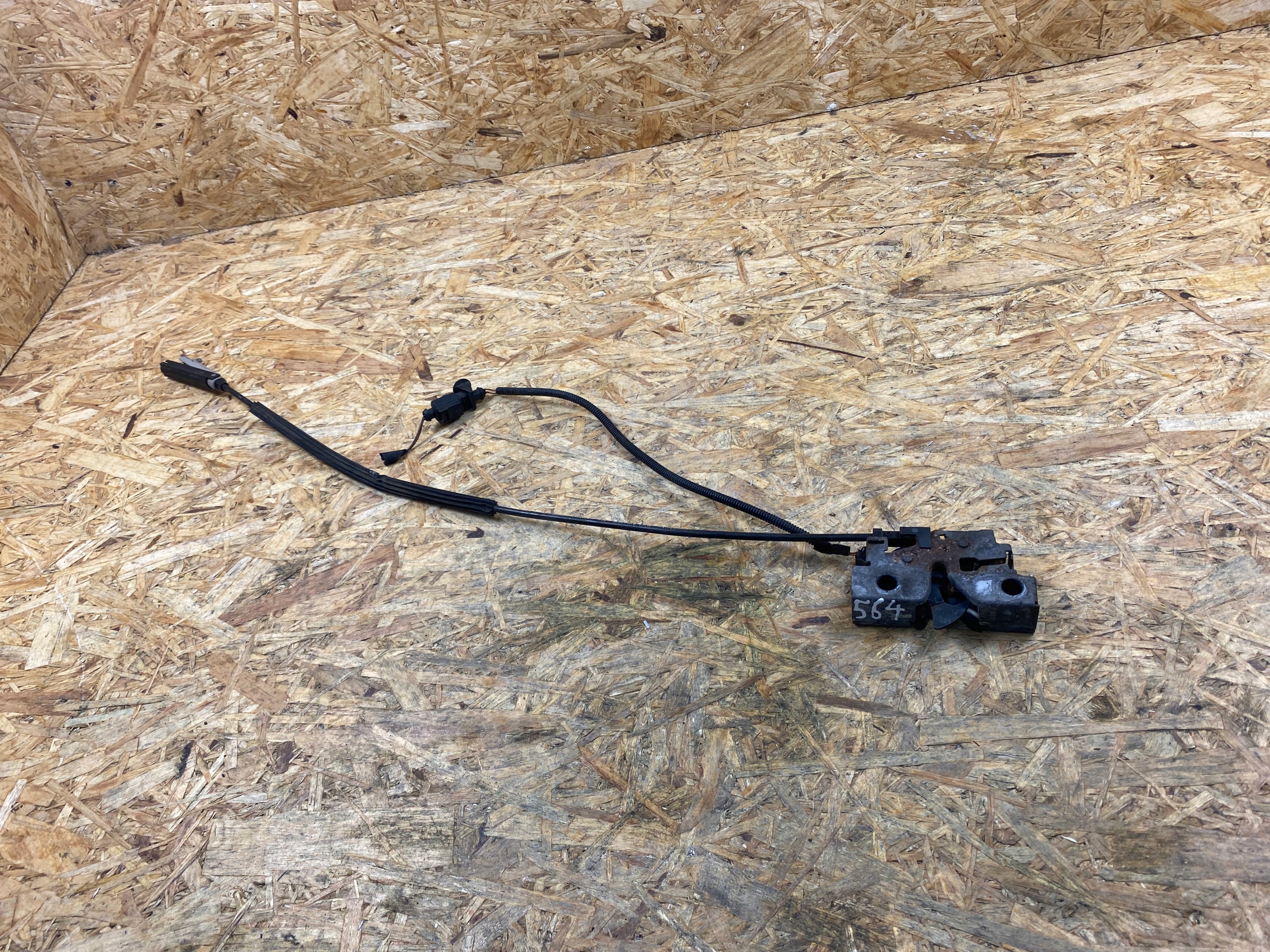 Замок болта капота VW PASSAT B8 GOLF 5G2823509G