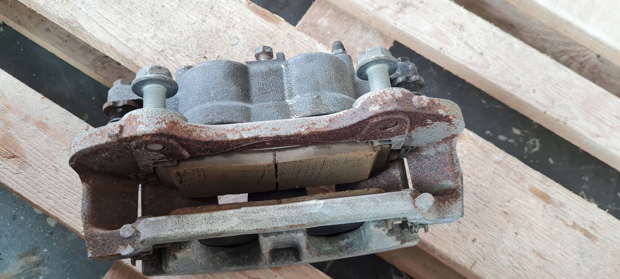 Chrysler Pacifica 2022 caliper brake right front front 3.6 V6