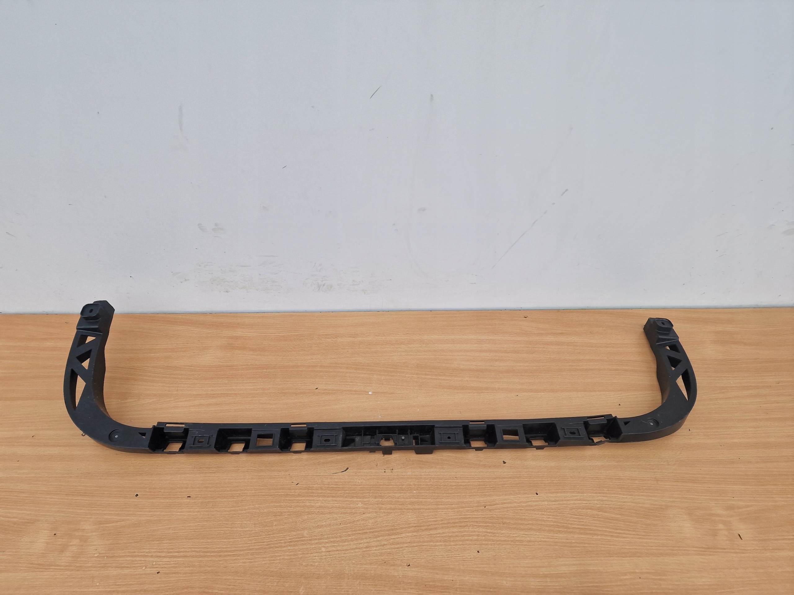 VW PASSAT B6 KOMBI STOSSSTANGENFÜHRUNG HECK HALTER OE