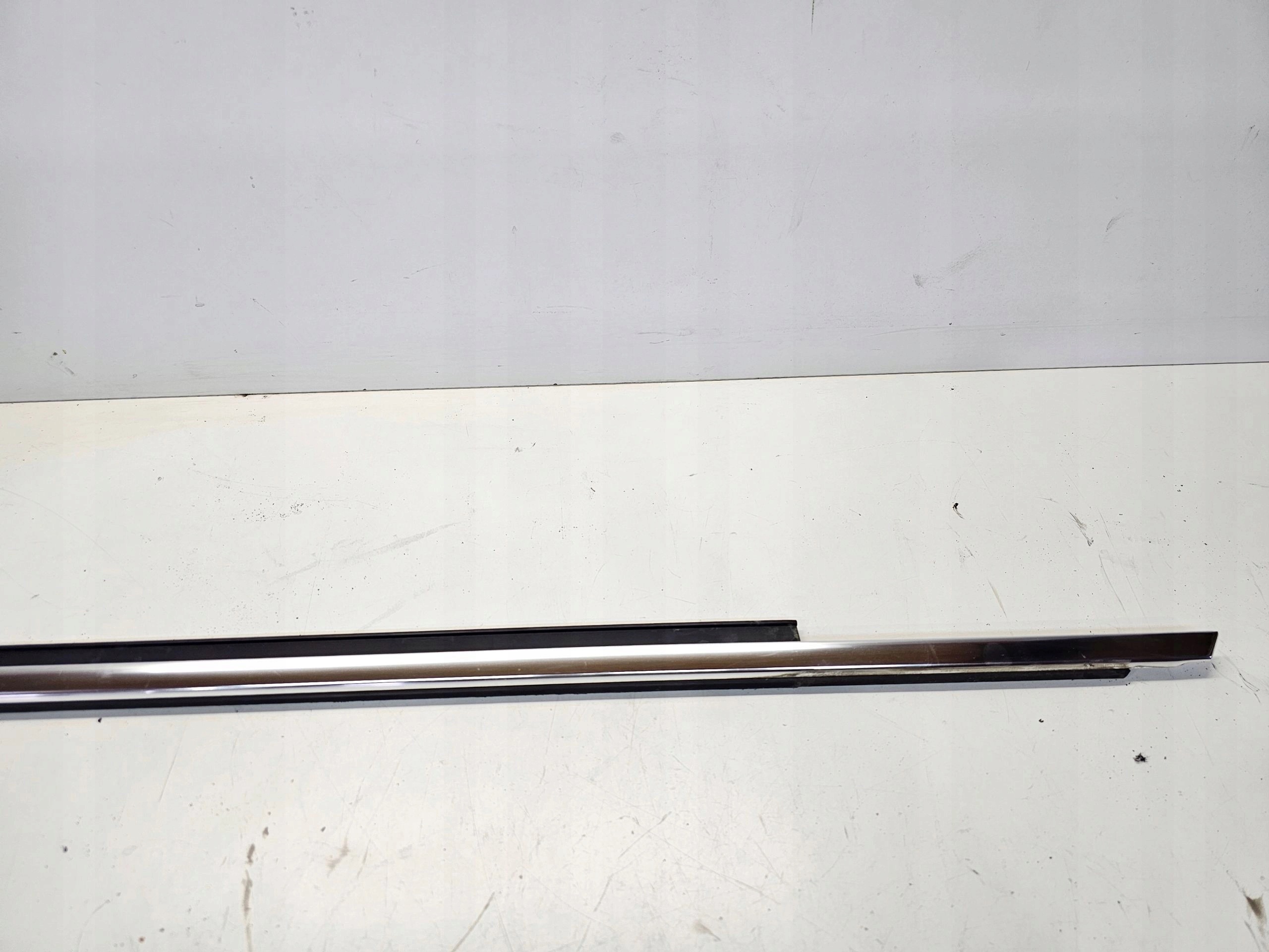 moulding CHROM door AUDI A4 B8 left front 8K0853283H