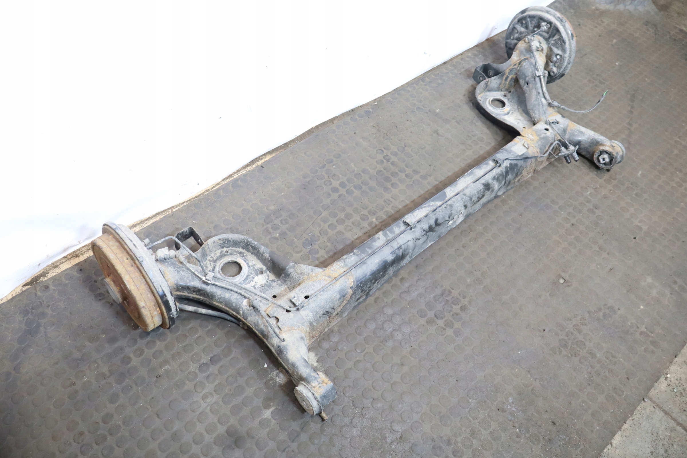 BELKA ZAWIESZENIA TYLNA SKODA CITIGO 1.0 Stan opakowania zastępcze