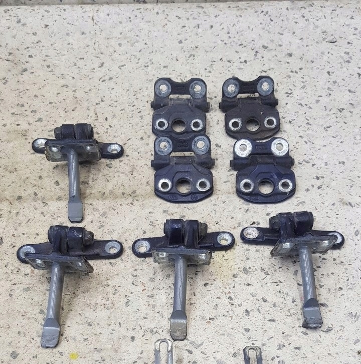 ZAWIASY DRZWI PRZÓD TYŁ KOMPLET MERCEDES W202 LIFT