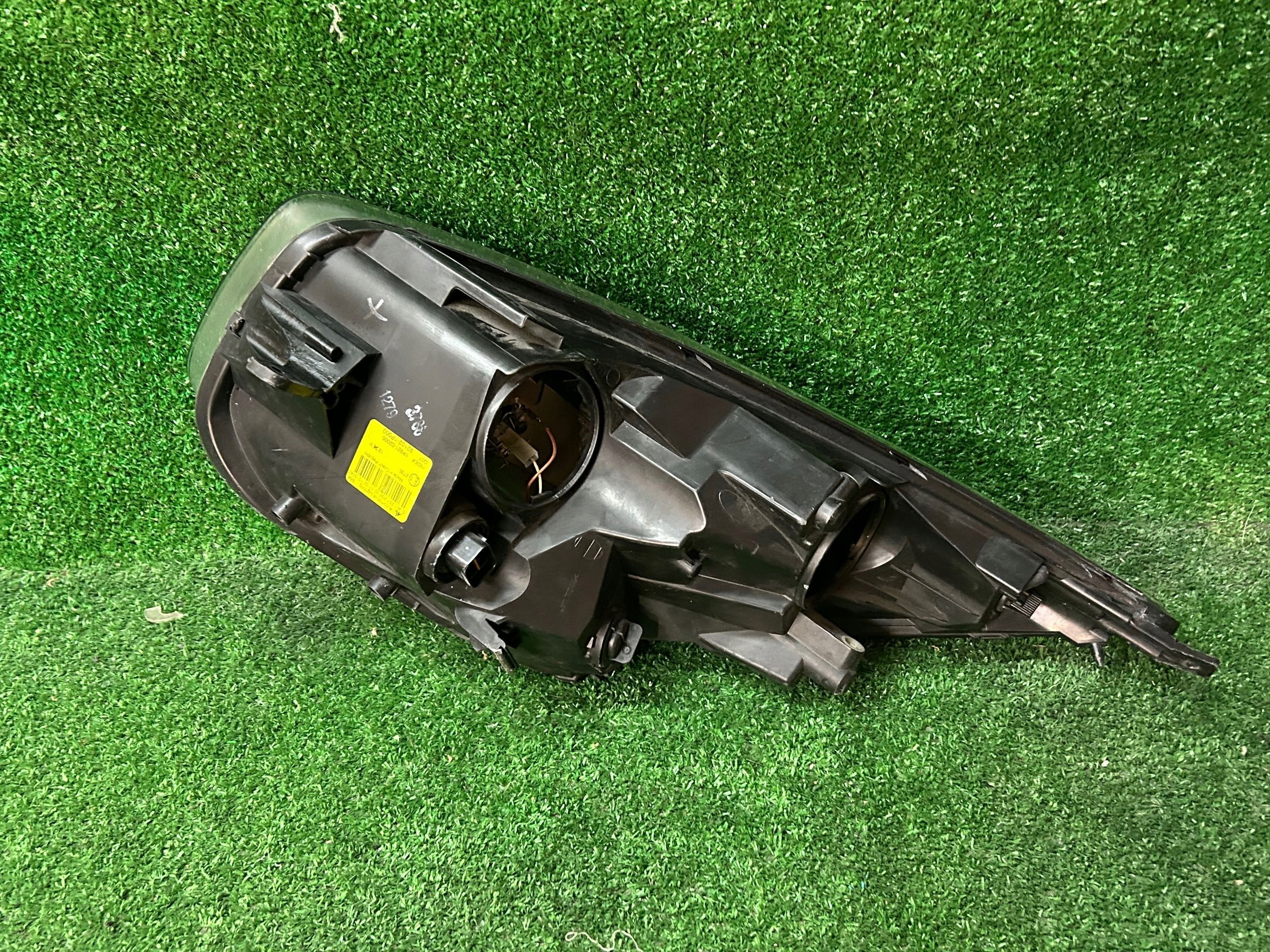 REFLEKTOR right KIA VENGA nr:145