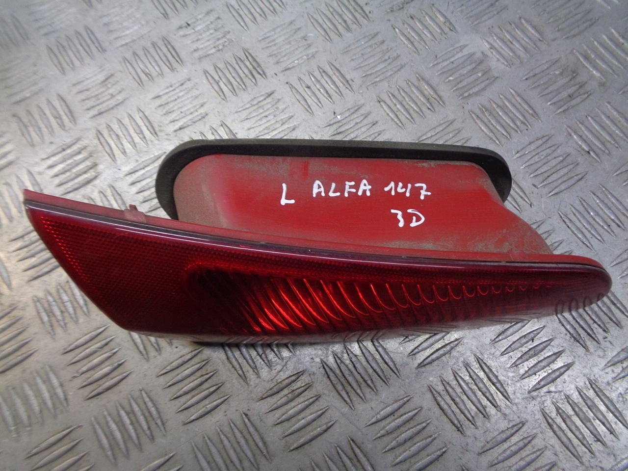 фонарь левый в багажнике ALFA ROMEO 147 европа