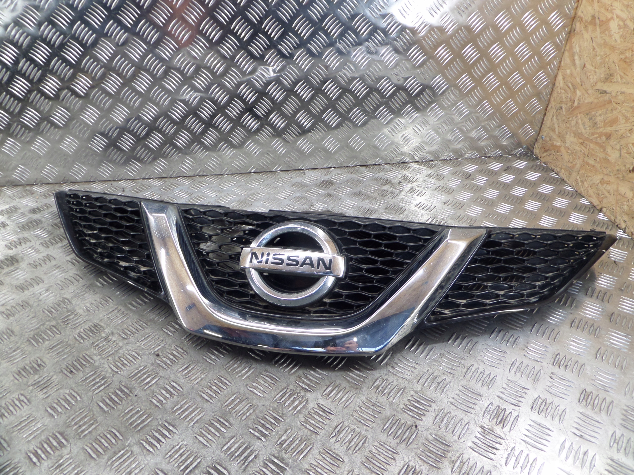 Nissan Qashqai J11 Kühlergrill FRONTGRILL Kühlergitter U100A0855 - Thumbnail 1