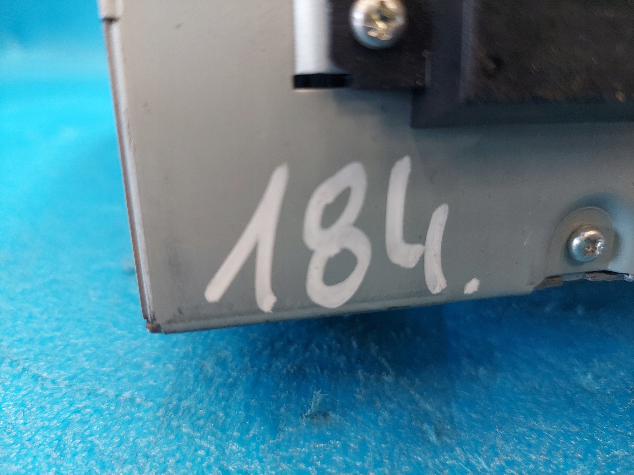 RADIO EKRAN V50 2010 R 34W744H