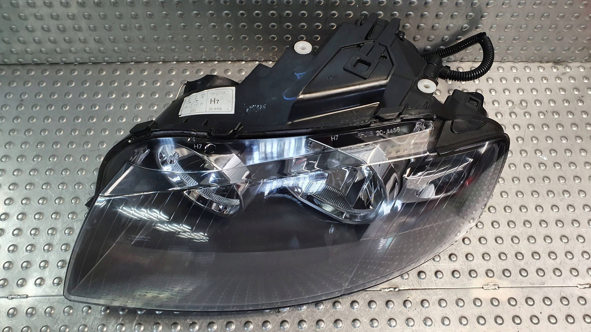 light front left AUDI A3 8P 03
