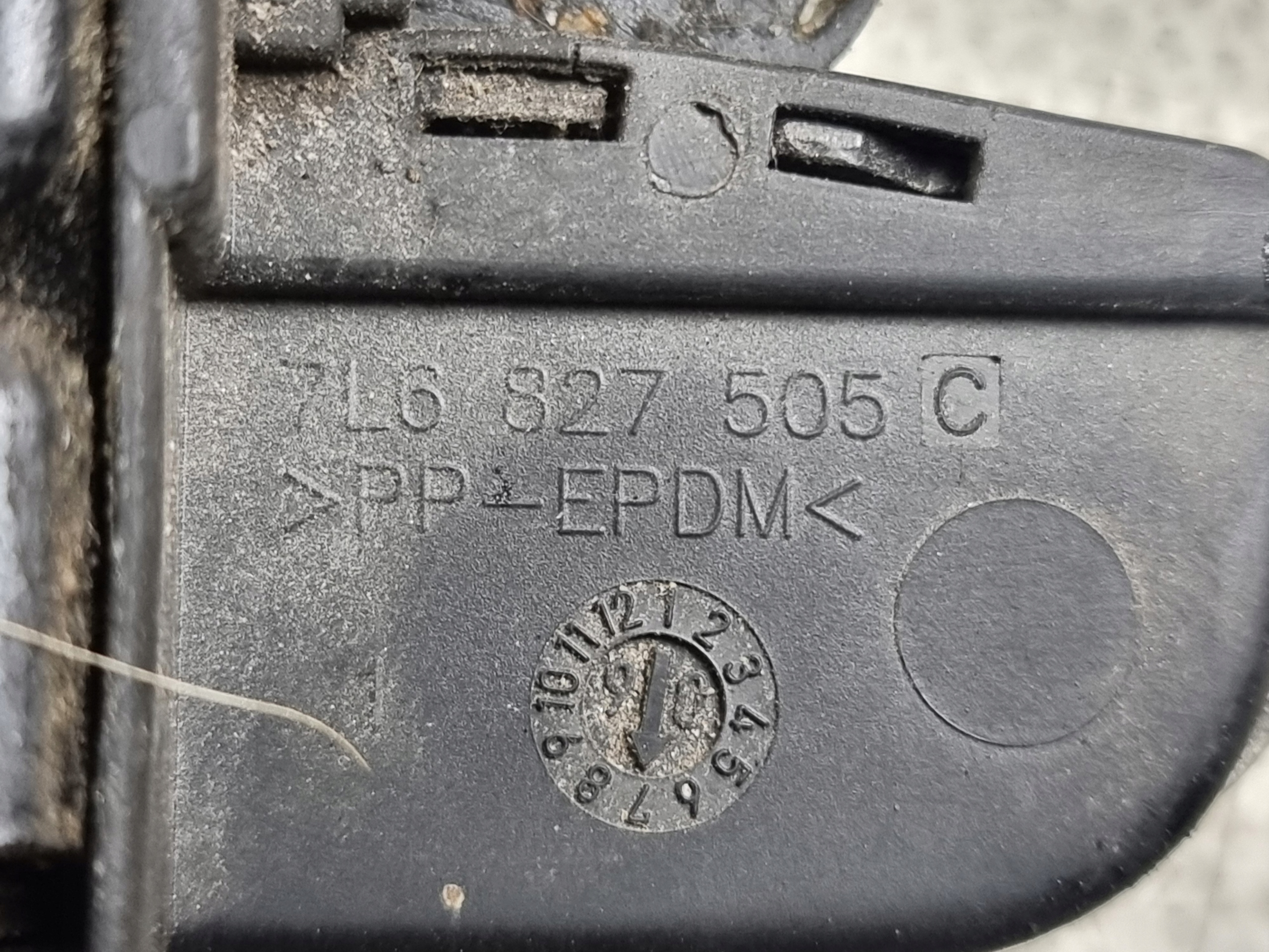 lock bonnet OE 7L6827505C VW TOUAREG and