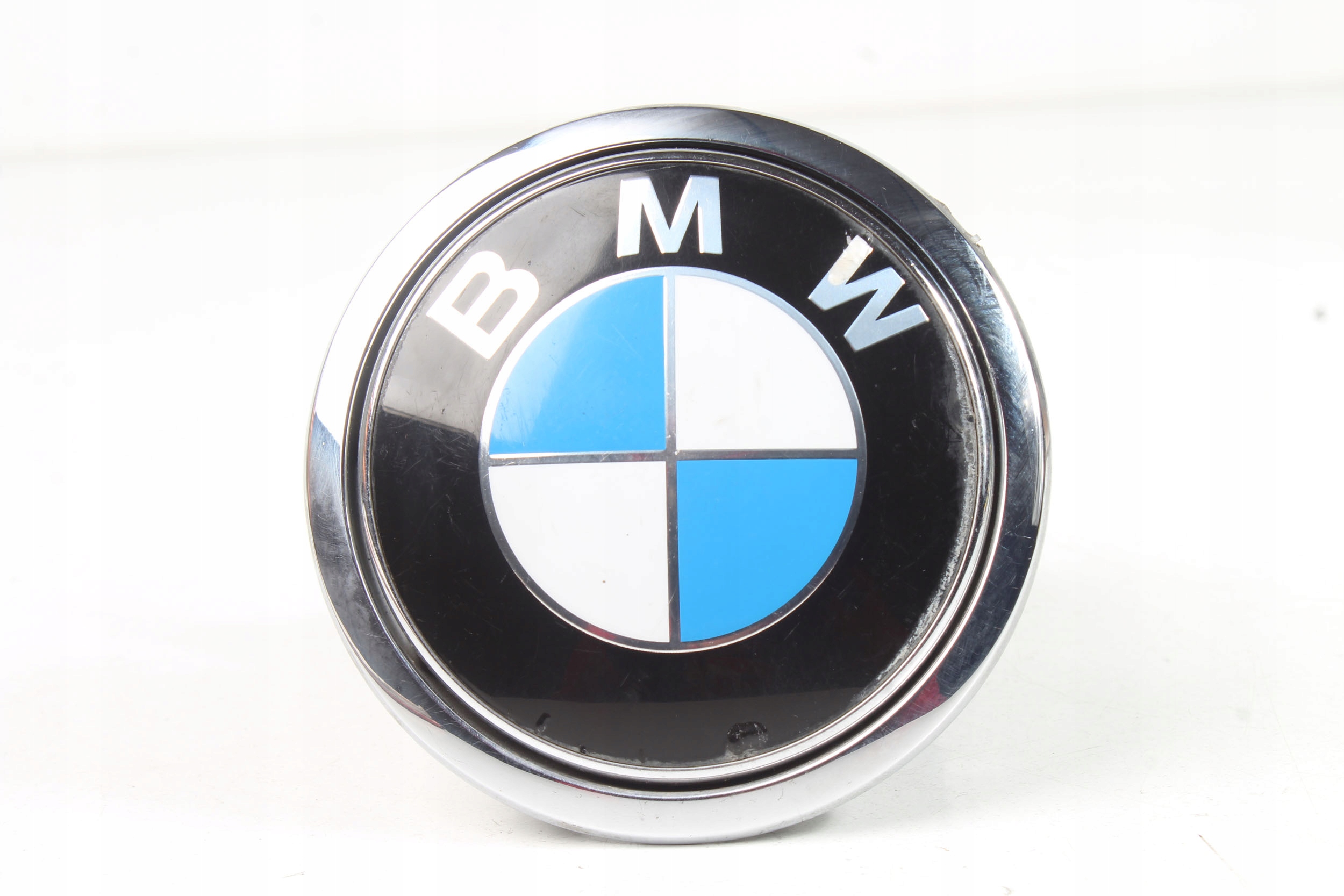 7207933 - BMW E81 E87 значок замок багажника