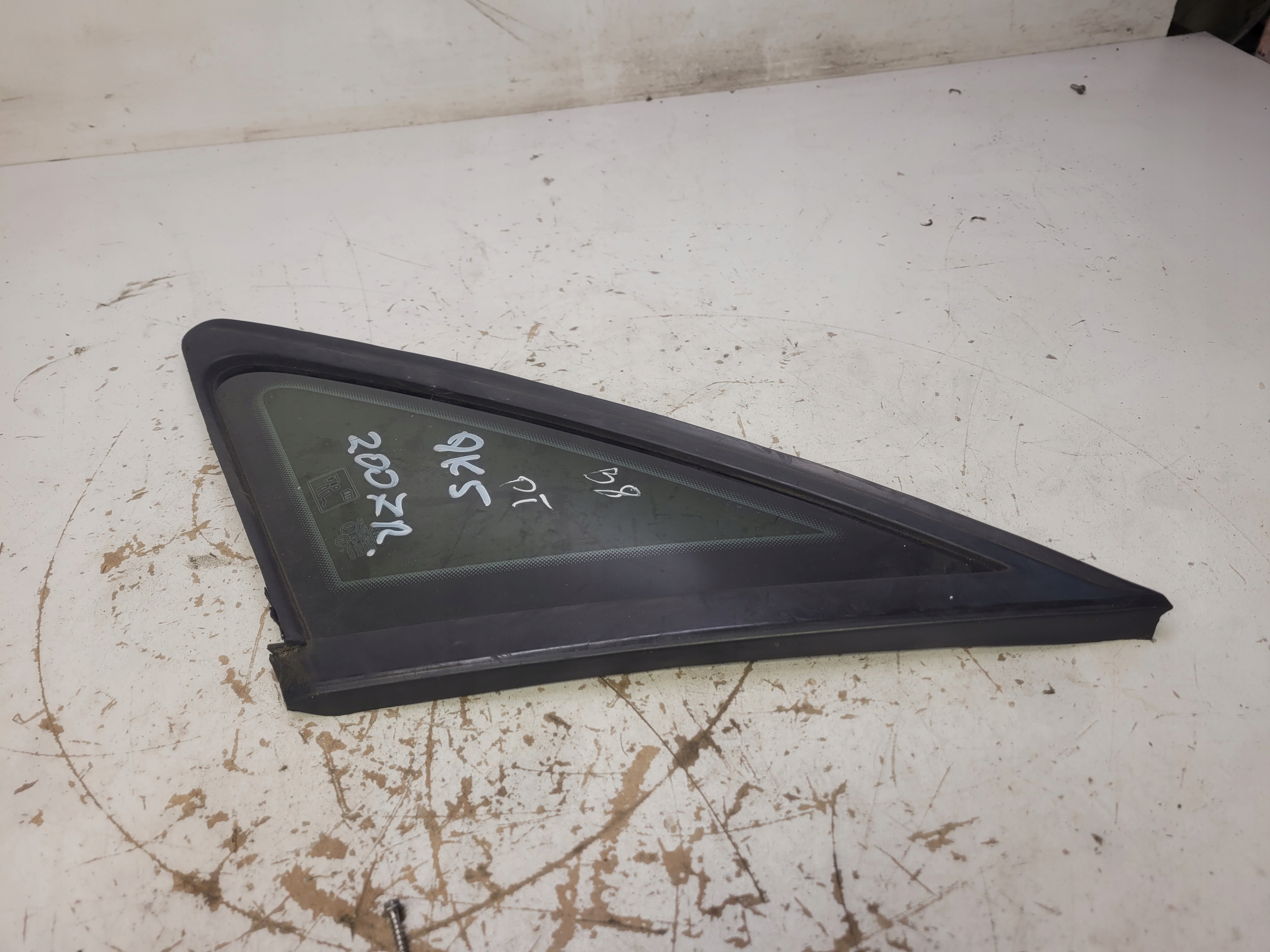 window bodywork AUDI A4 B8 8K5 sedan CHROM right rear part 2007R