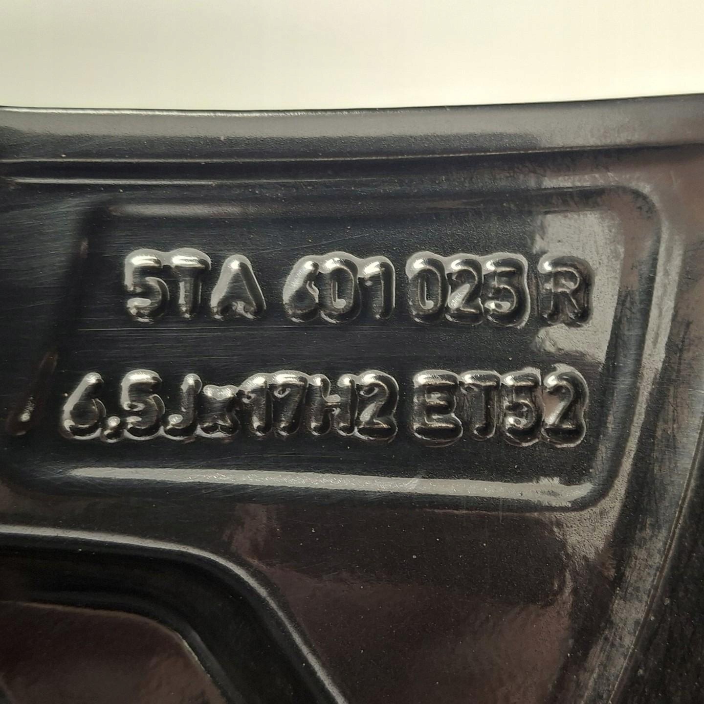 VW TOURAN 17 17" 5TA601025R disk hliníkový
