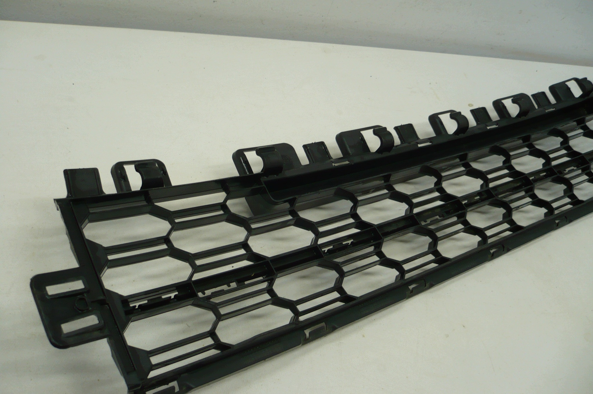SKODA OCTAVIA IV 4 grid of a bumper front central original 19