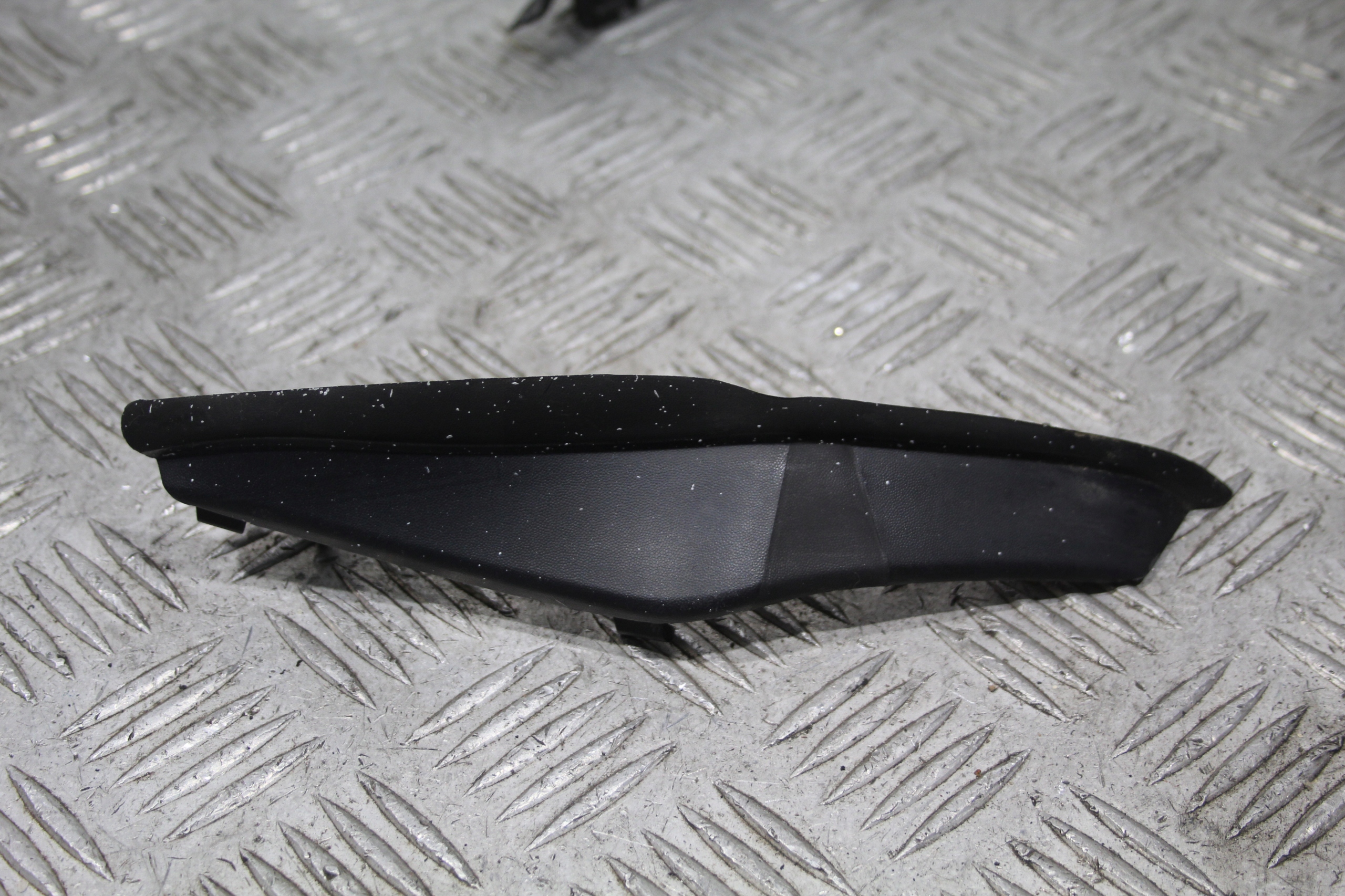spoiler under the window right LAGUNA III 3 LIFTBACK