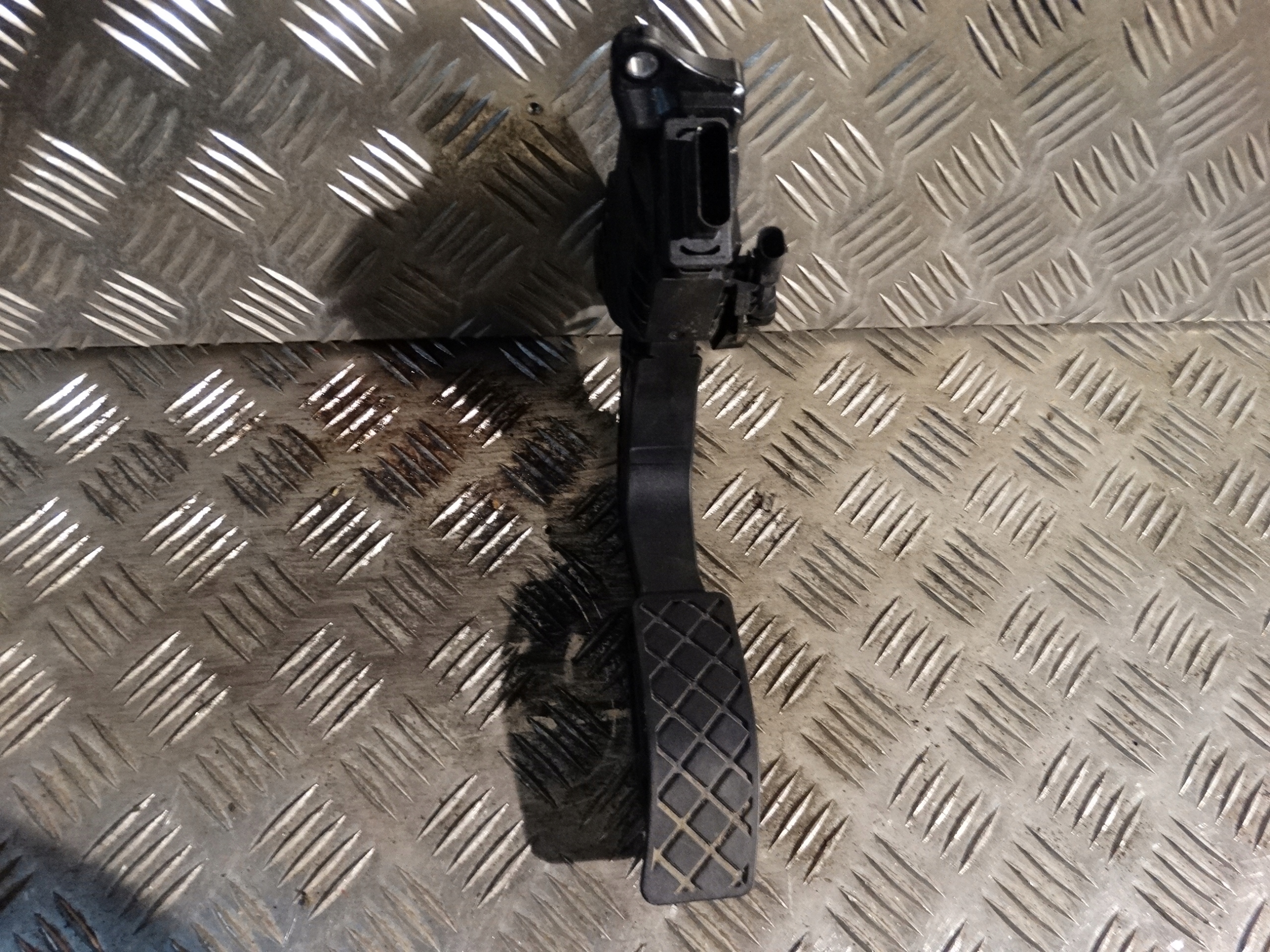 IDEALNY Gaspedal AUDI A6 A7 A8 Q7 Q8 1