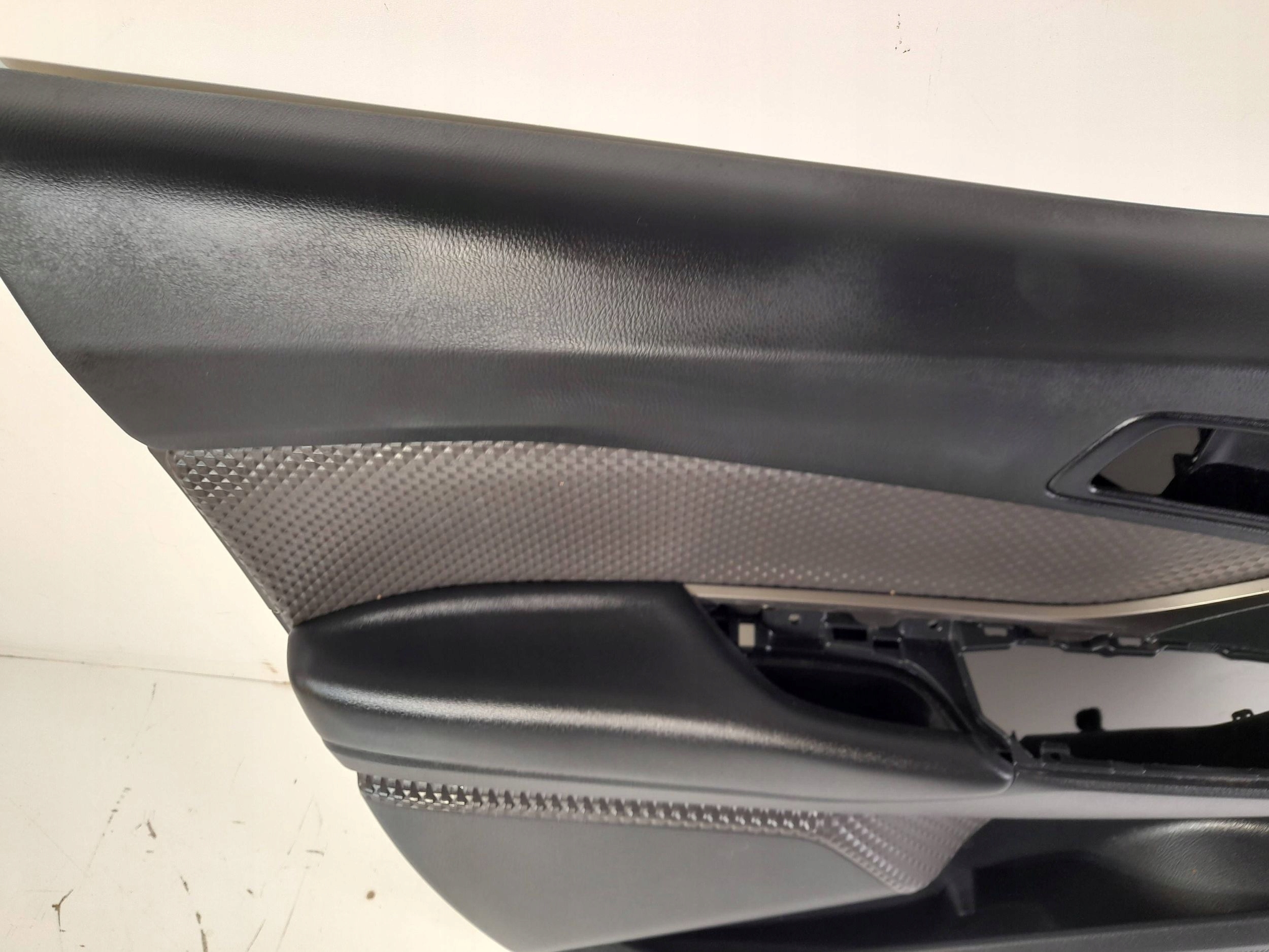 Toyota C-HR and side door front left 67782X1B25 (ET225)