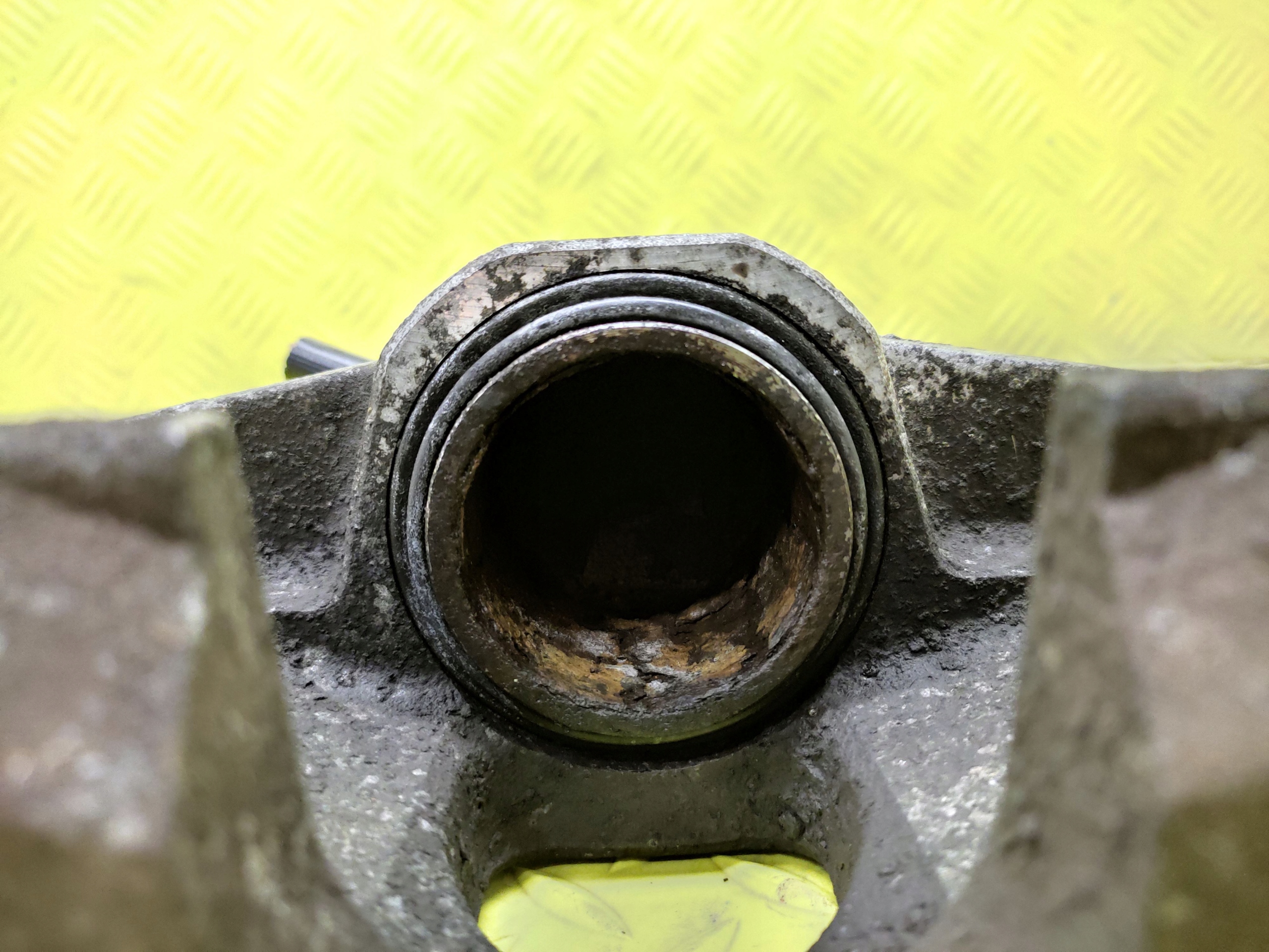 KIA CERATO 2.0 CRDI caliper brake left front